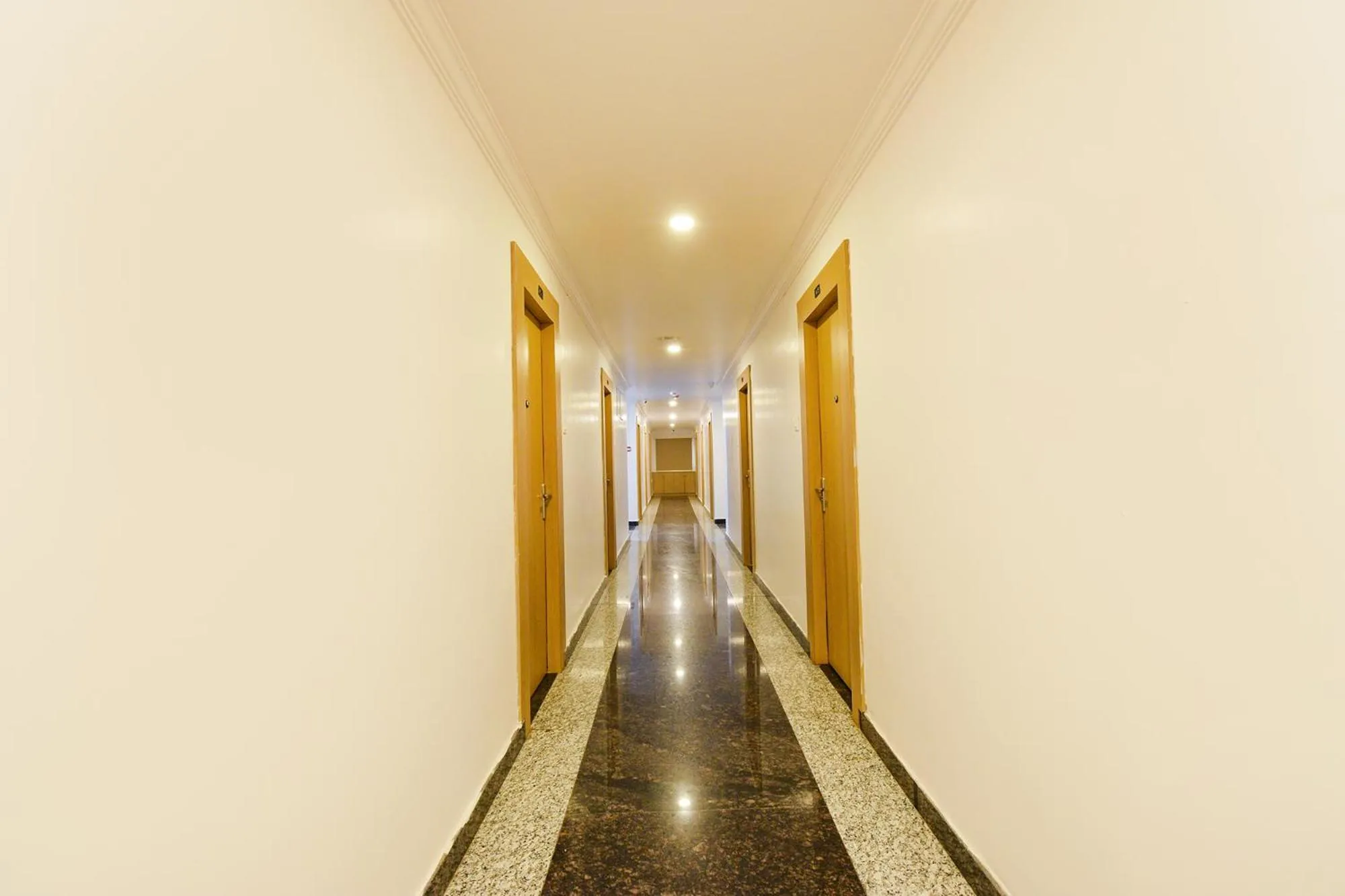 Lobby or reception in Fabhotel Cinco Primera Nr LV Prasad, Banjara Hills