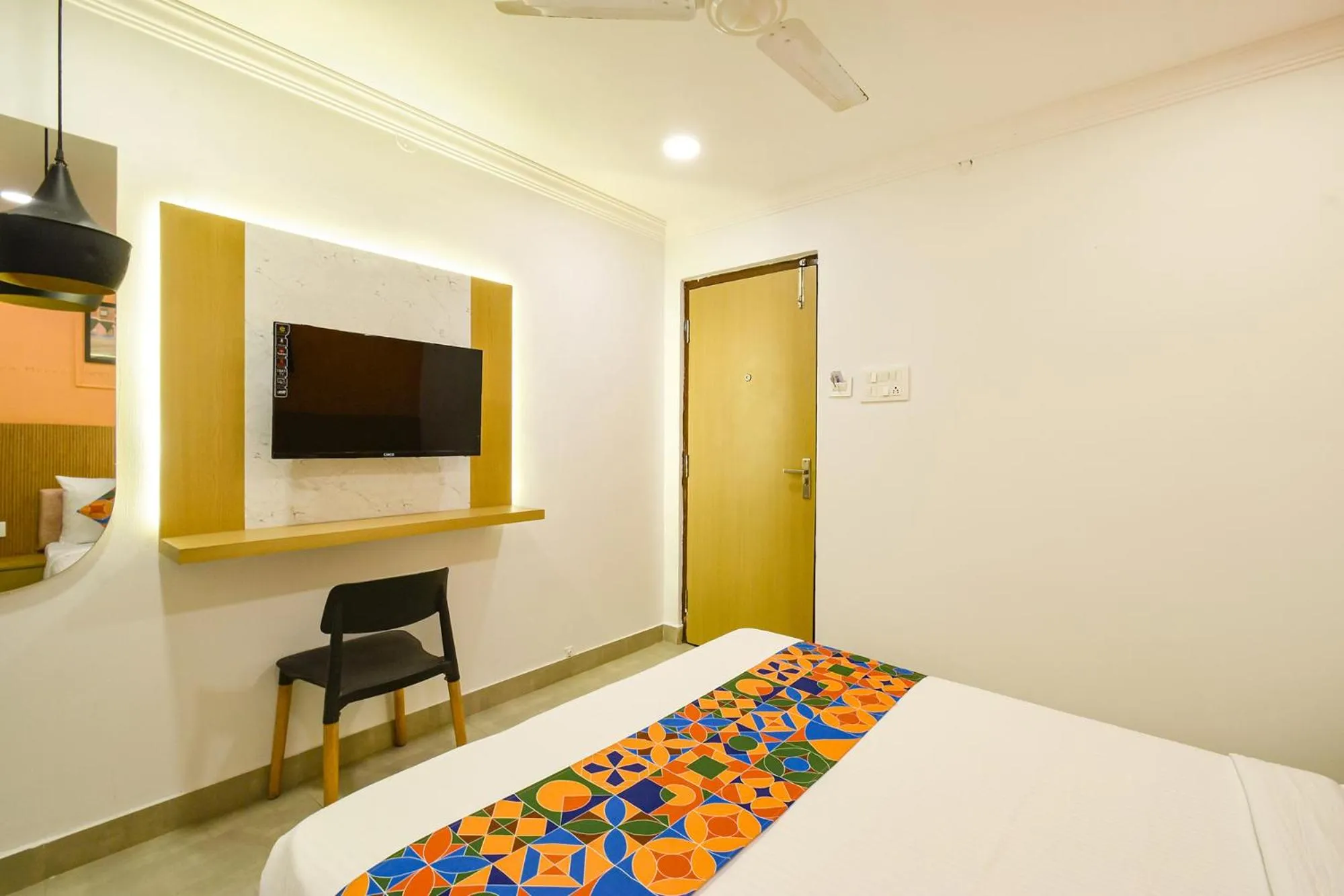 Bed in Fabhotel Cinco Primera Nr LV Prasad, Banjara Hills