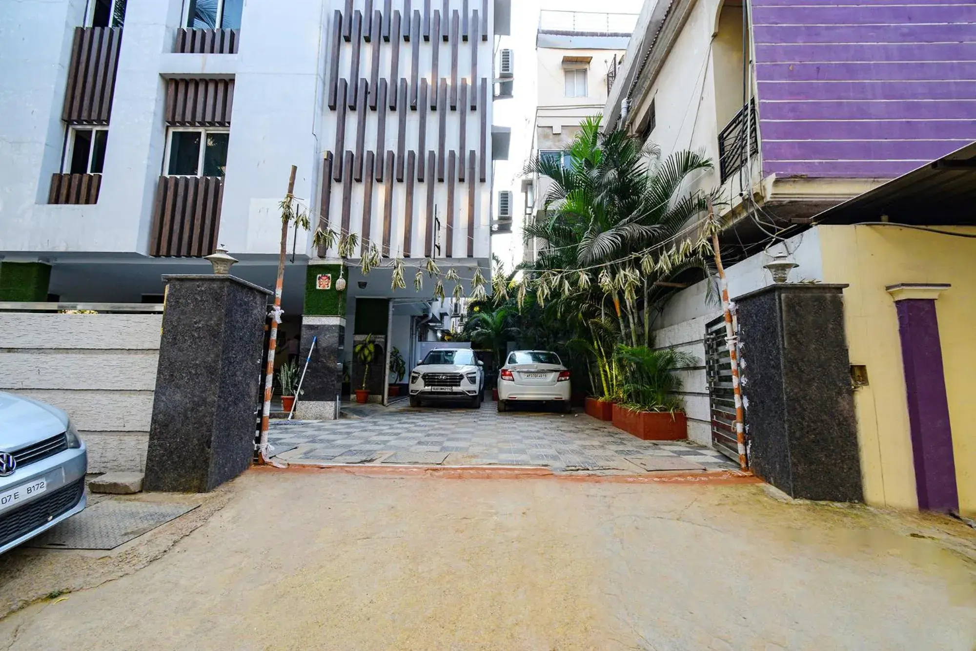 Facade/entrance in Fabhotel Cinco Primera Nr LV Prasad, Banjara Hills Facade/entrance in Fabhotel Cinco Primera Nr LV Prasad, Banjara Hills