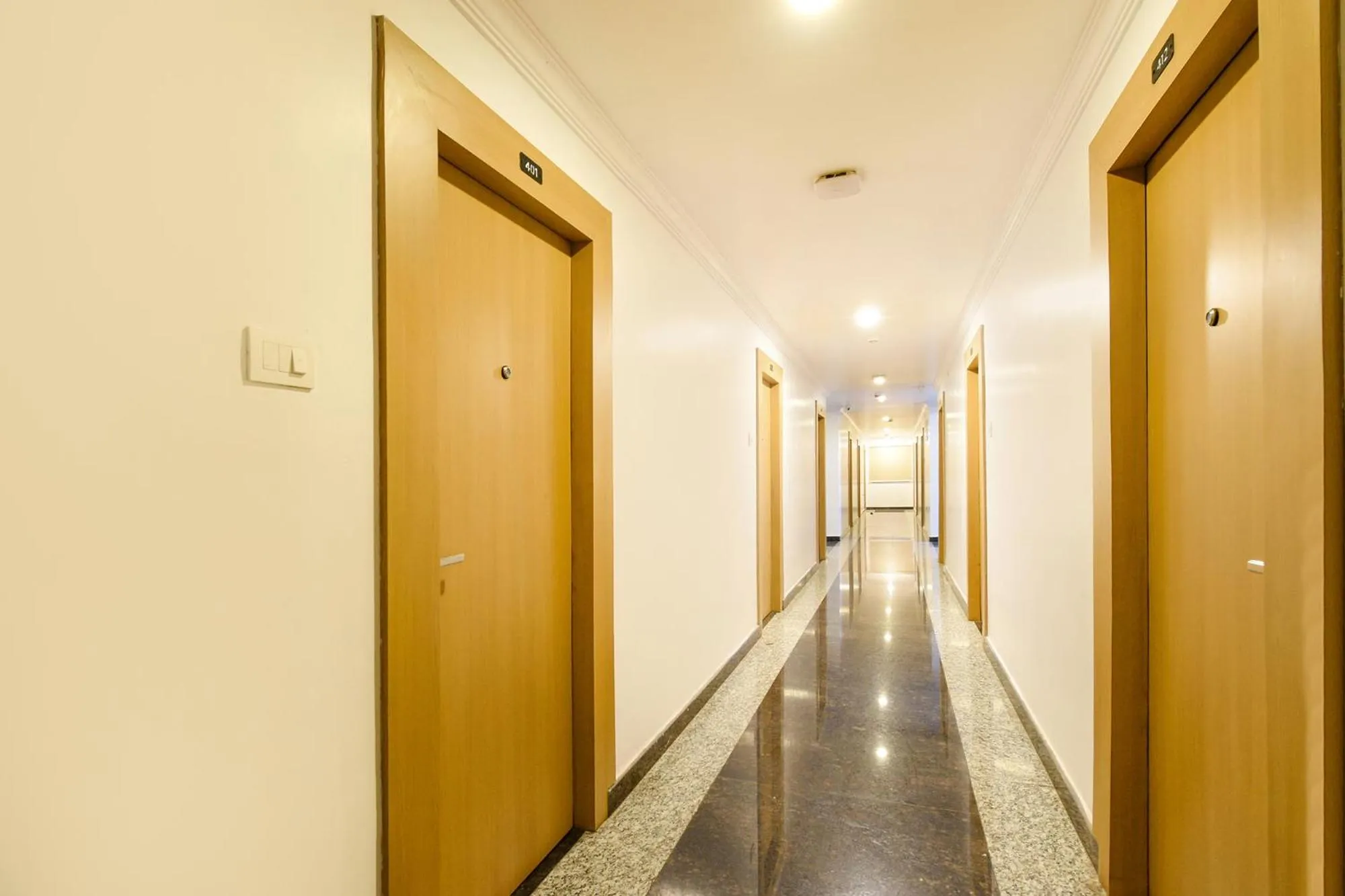 Lobby or reception in Fabhotel Cinco Primera Nr LV Prasad, Banjara Hills