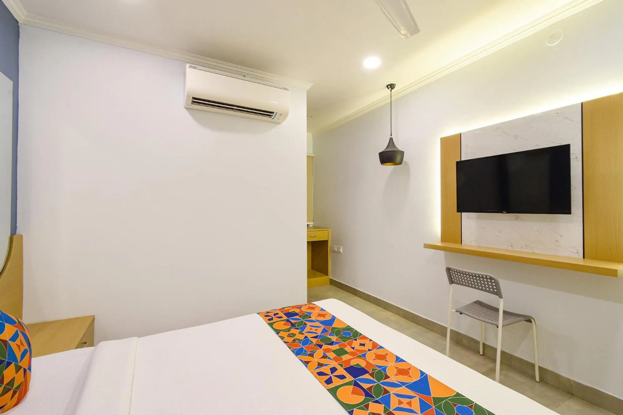 Bed in Fabhotel Cinco Primera Nr LV Prasad, Banjara Hills