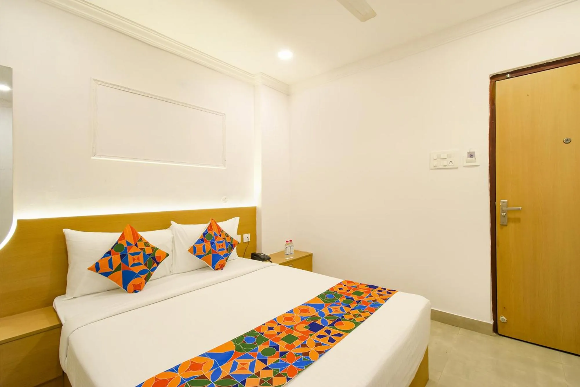 Bed in Fabhotel Cinco Primera Nr LV Prasad, Banjara Hills