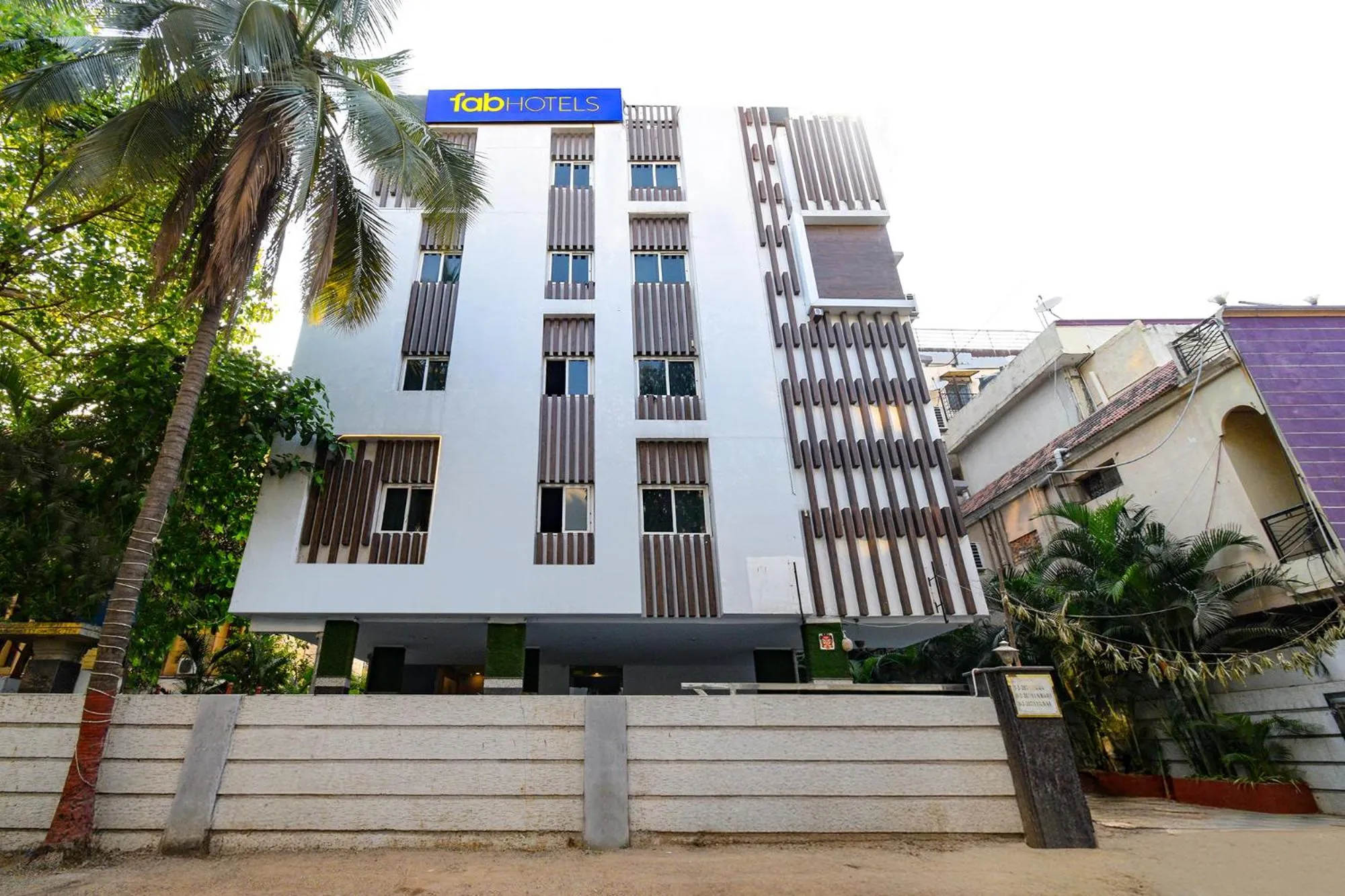 Facade/entrance in Fabhotel Cinco Primera Nr LV Prasad, Banjara Hills