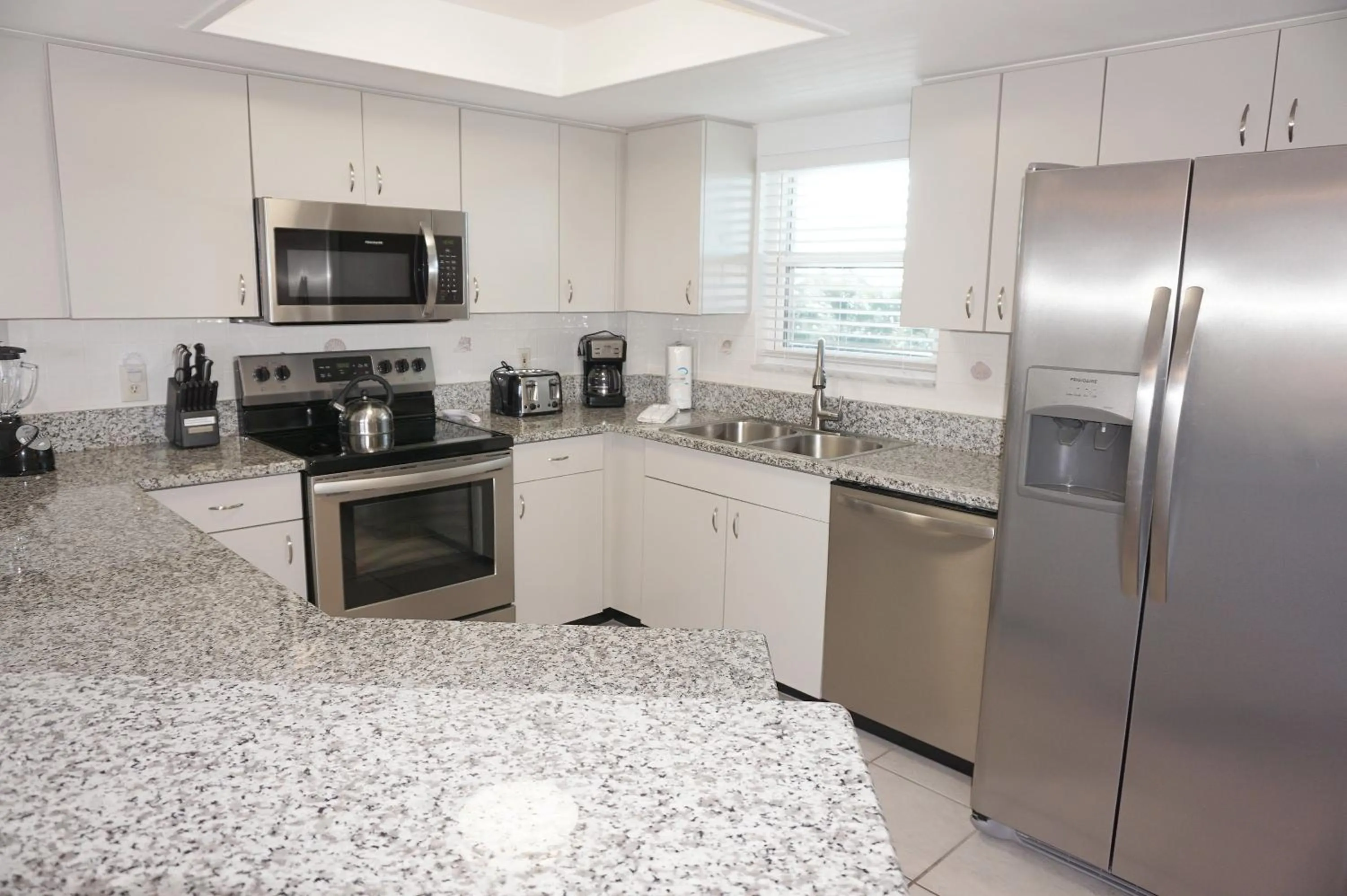 Kitchen or kitchenette in Gulf Strand Resort by Travel Resort Services