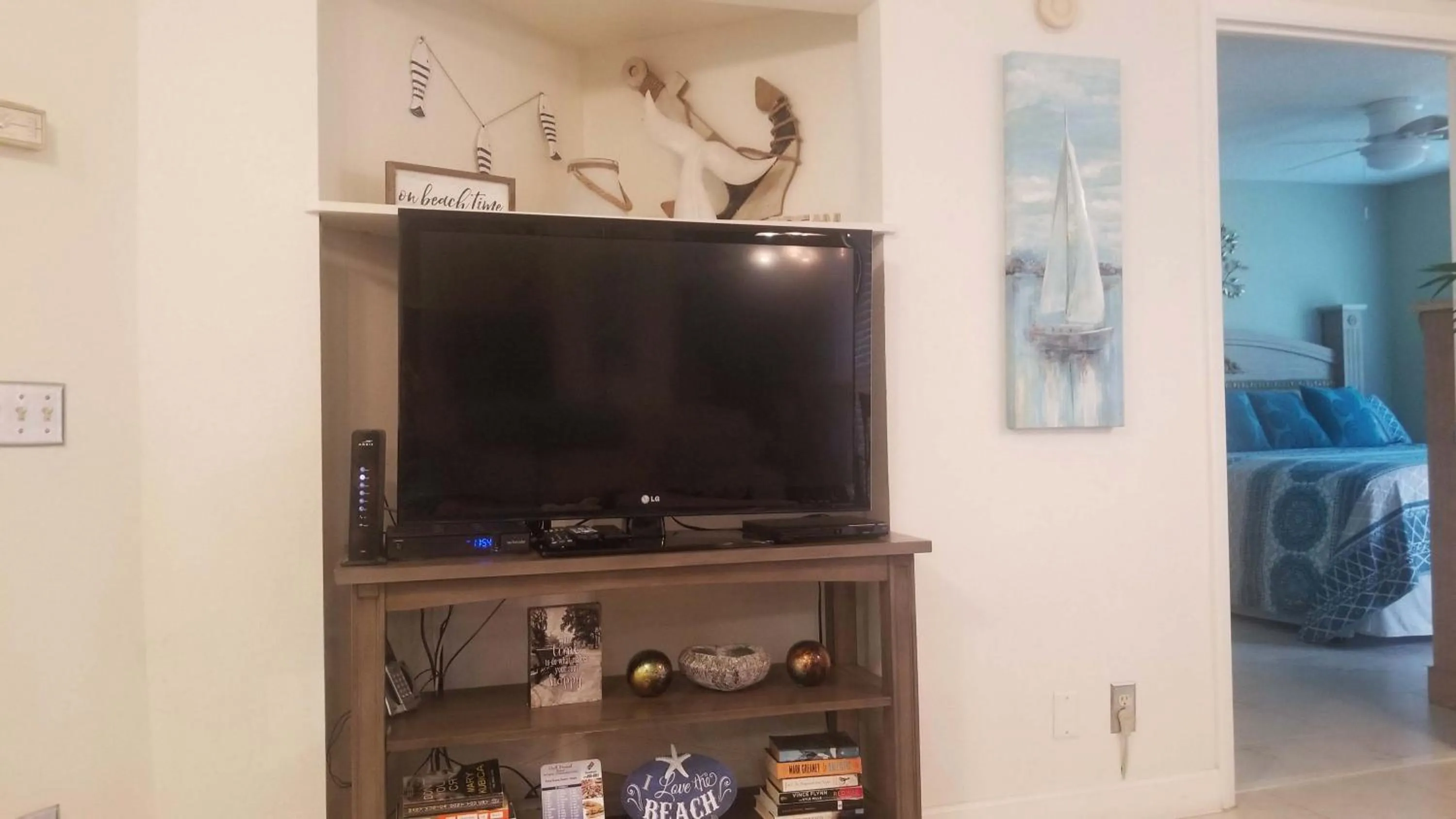 TV and multimedia in Gulf Strand Resort by Travel Resort Services