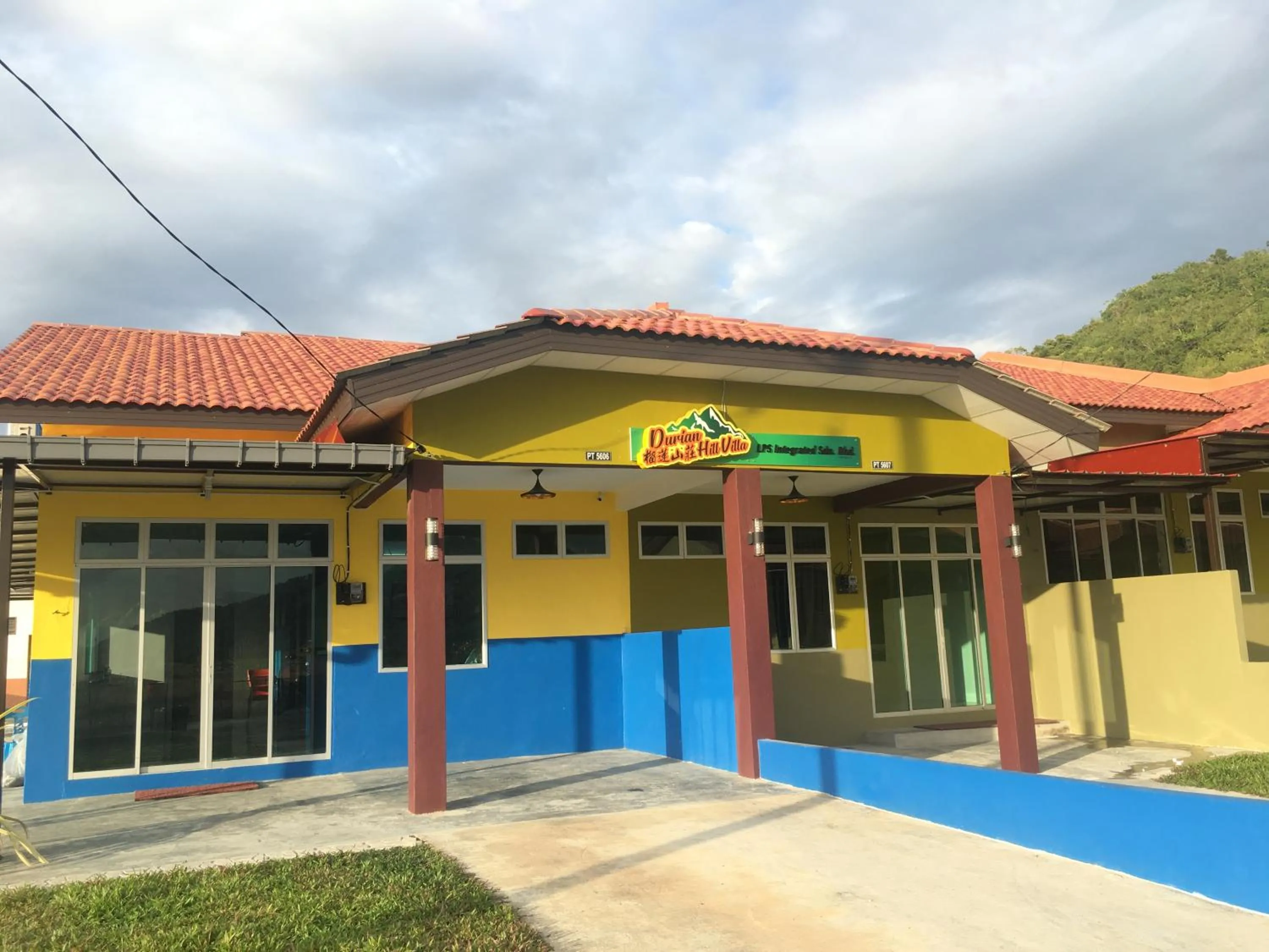 Facade/entrance in DURIAN HILL VILLA