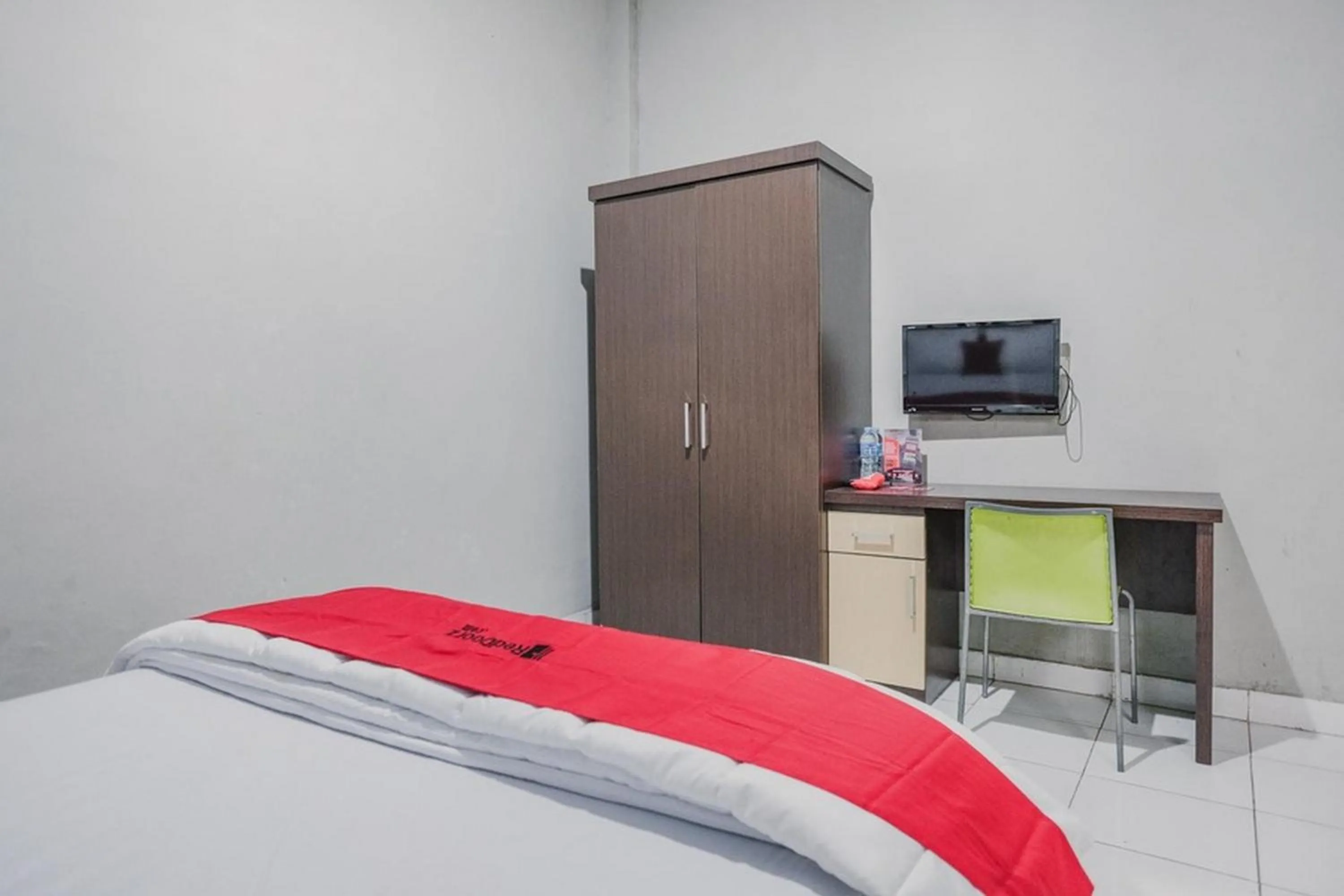 Bed in RedDoorz @ Jalan Hayam Wuruk Lampung 2