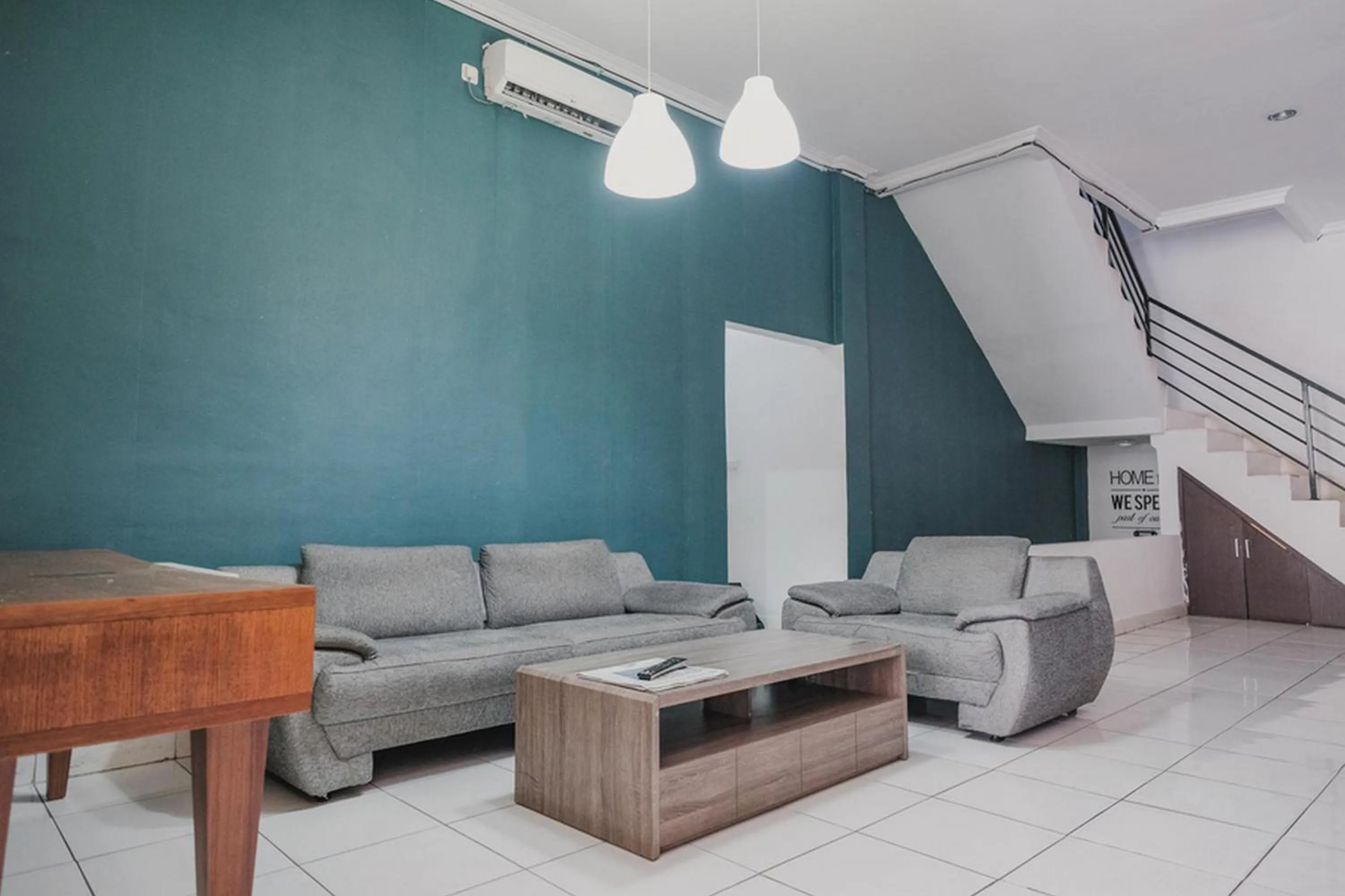 Seating area in RedDoorz @ Jalan Hayam Wuruk Lampung 2