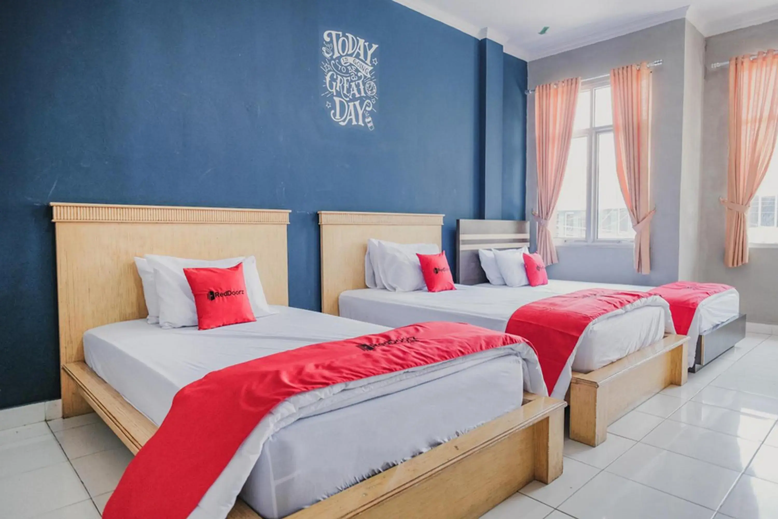 Family Room in RedDoorz @ Jalan Hayam Wuruk Lampung 2 Family Room in RedDoorz @ Jalan Hayam Wuruk Lampung 2
