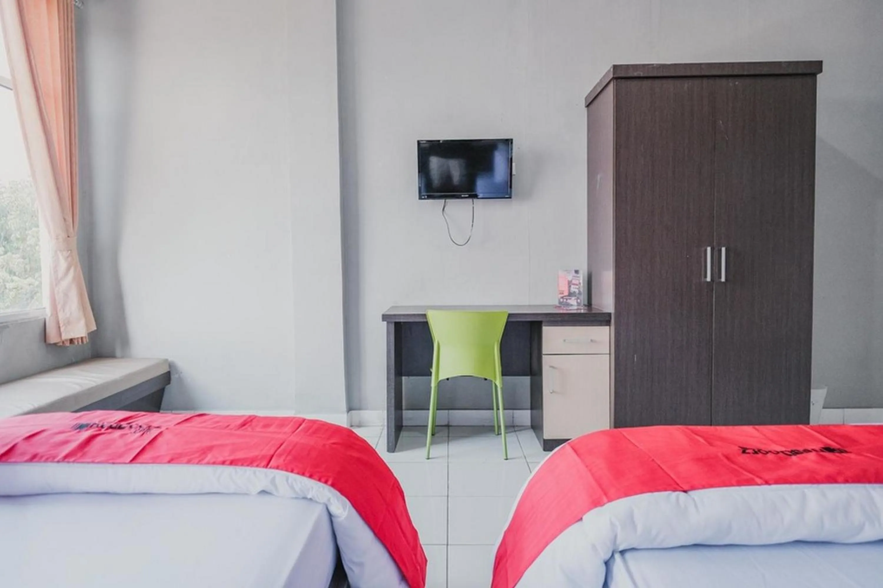 Bed in RedDoorz @ Jalan Hayam Wuruk Lampung 2