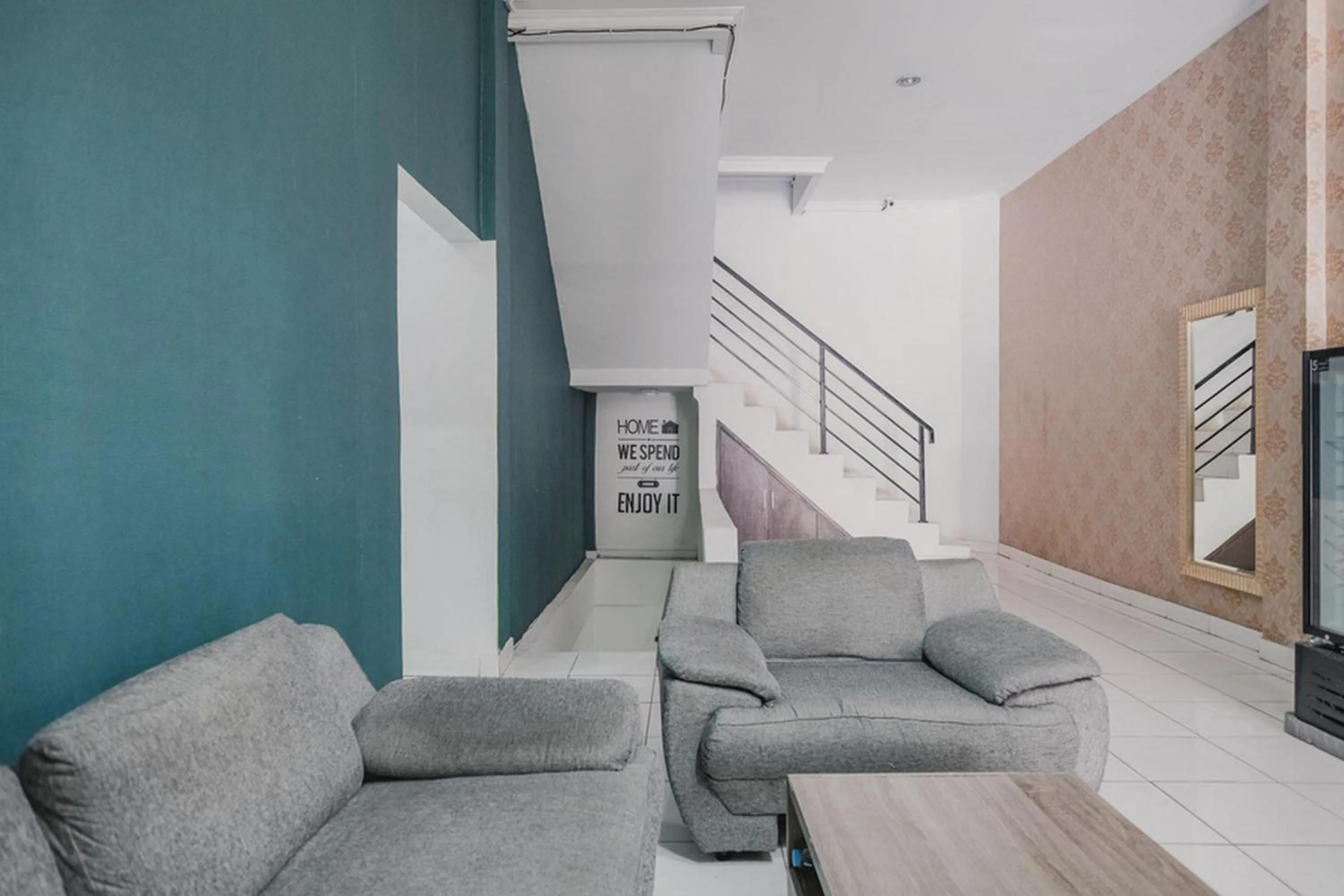 Facade/entrance in RedDoorz @ Jalan Hayam Wuruk Lampung 2