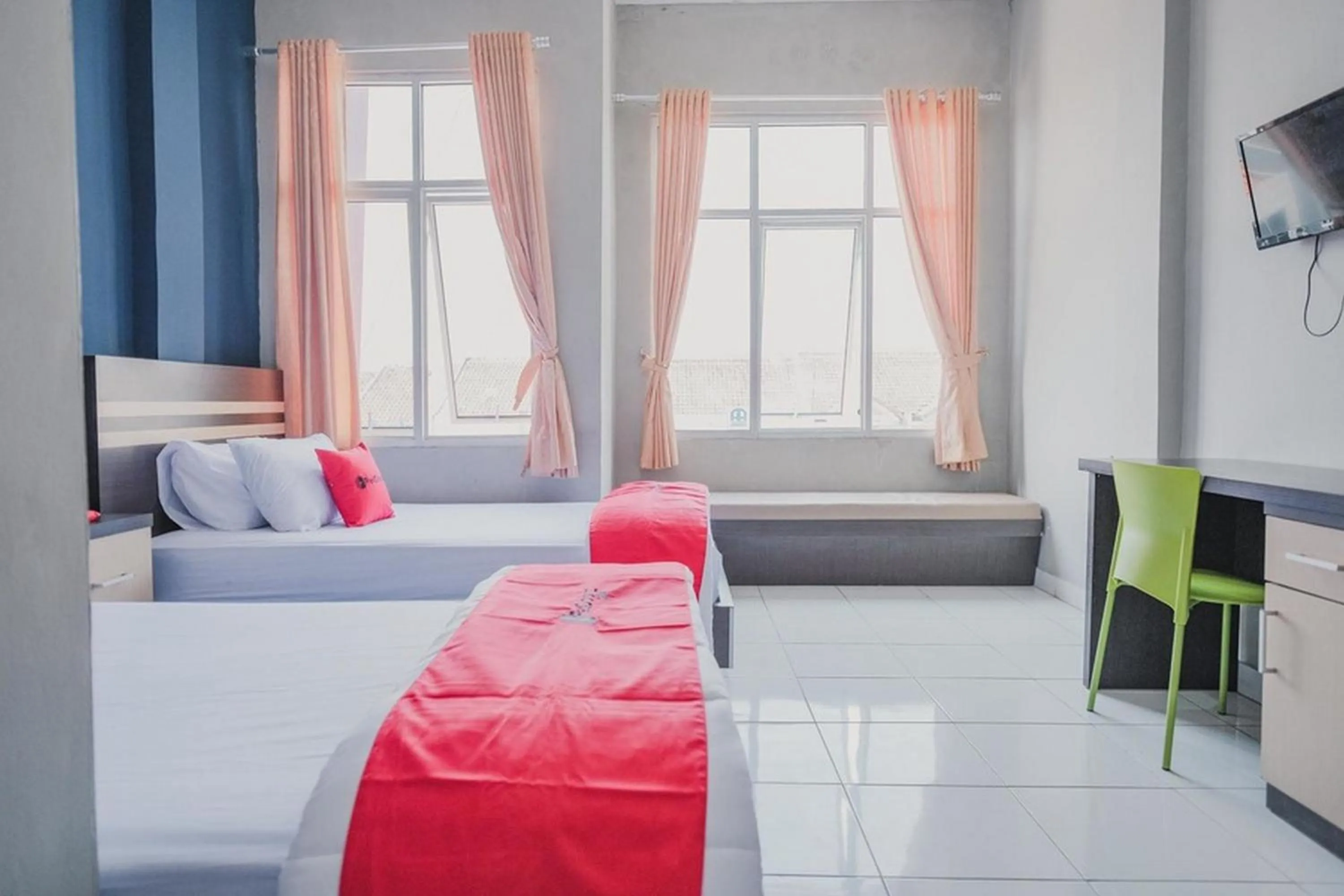 Bedroom, Bed in RedDoorz @ Jalan Hayam Wuruk Lampung 2