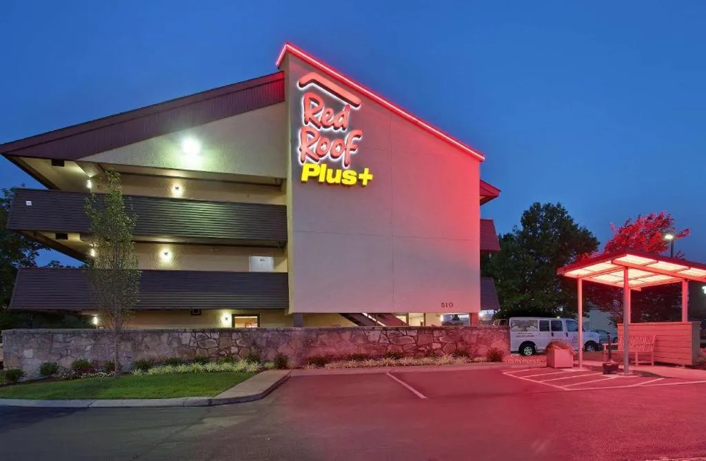 Property building in Red Roof Inn PLUS+ Philadelphia Airport