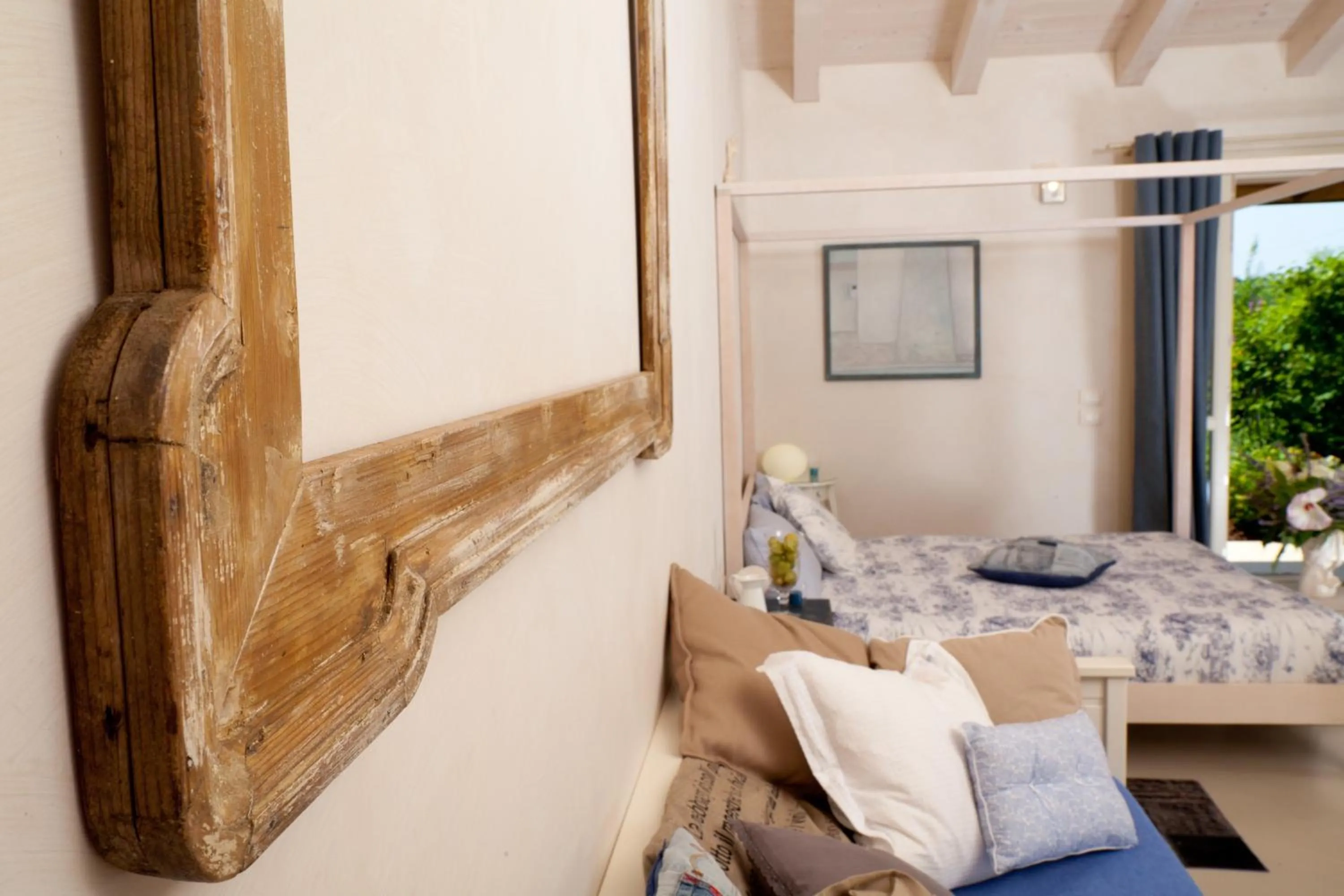 Photo of the whole room, Bed in Boccadibacco