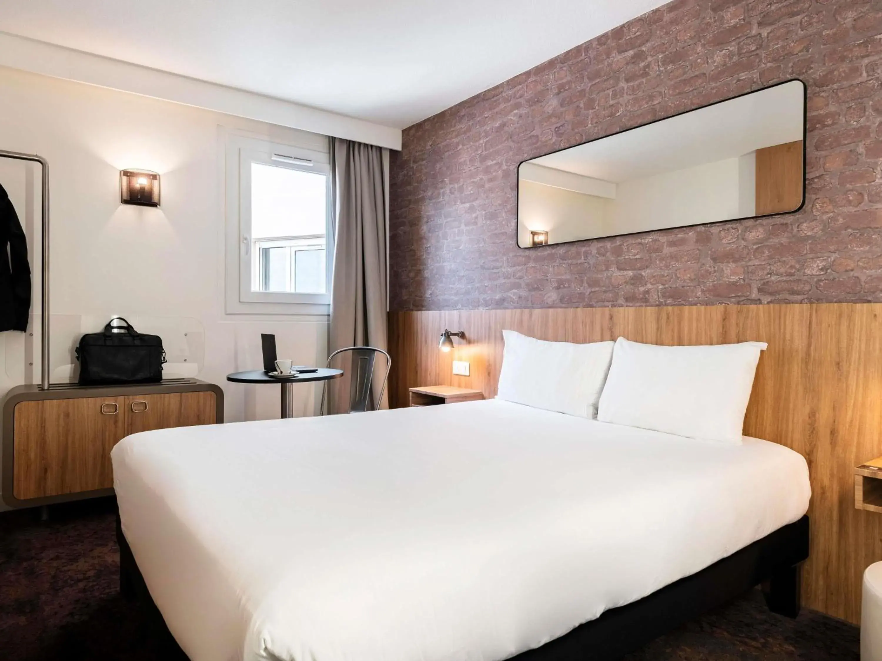 Bedroom, Bed in Ibis Styles Lyon Villeurbanne Parc de la Tête d'Or Bedroom, Bed in Ibis Styles Lyon Villeurbanne Parc de la Tête d'Or