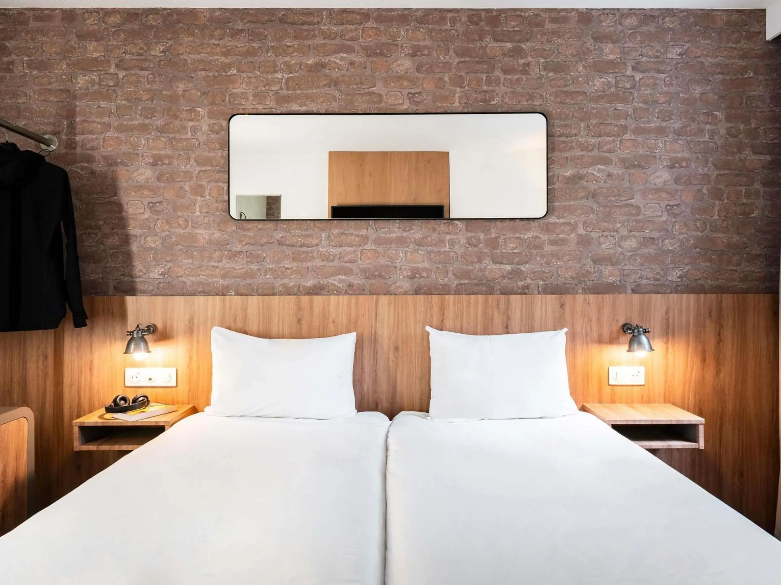 Standard Twin Room in Ibis Styles Lyon Villeurbanne Parc de la Tête d'Or Standard Twin Room in Ibis Styles Lyon Villeurbanne Parc de la Tête d'Or