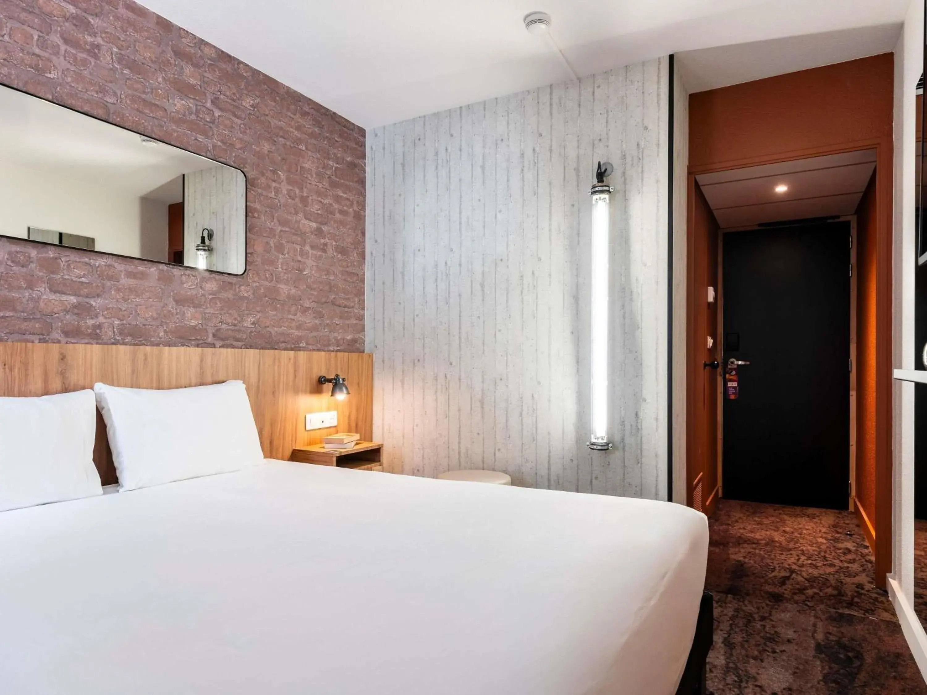 Bedroom, Bed in Ibis Styles Lyon Villeurbanne Parc de la Tête d'Or Bedroom, Bed in Ibis Styles Lyon Villeurbanne Parc de la Tête d'Or