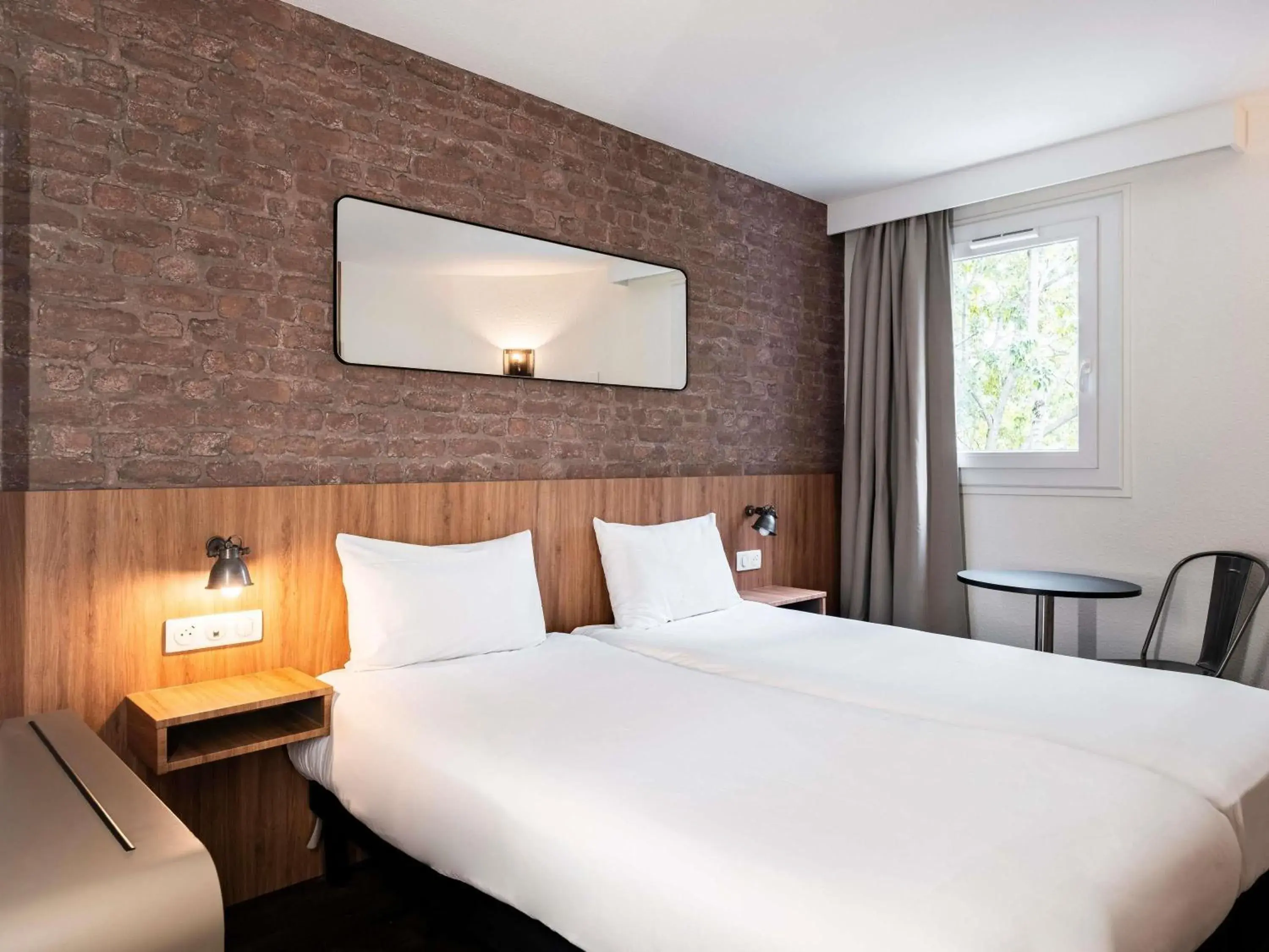 Bed in Ibis Styles Lyon Villeurbanne Parc de la Tête d'Or Bed in Ibis Styles Lyon Villeurbanne Parc de la Tête d'Or