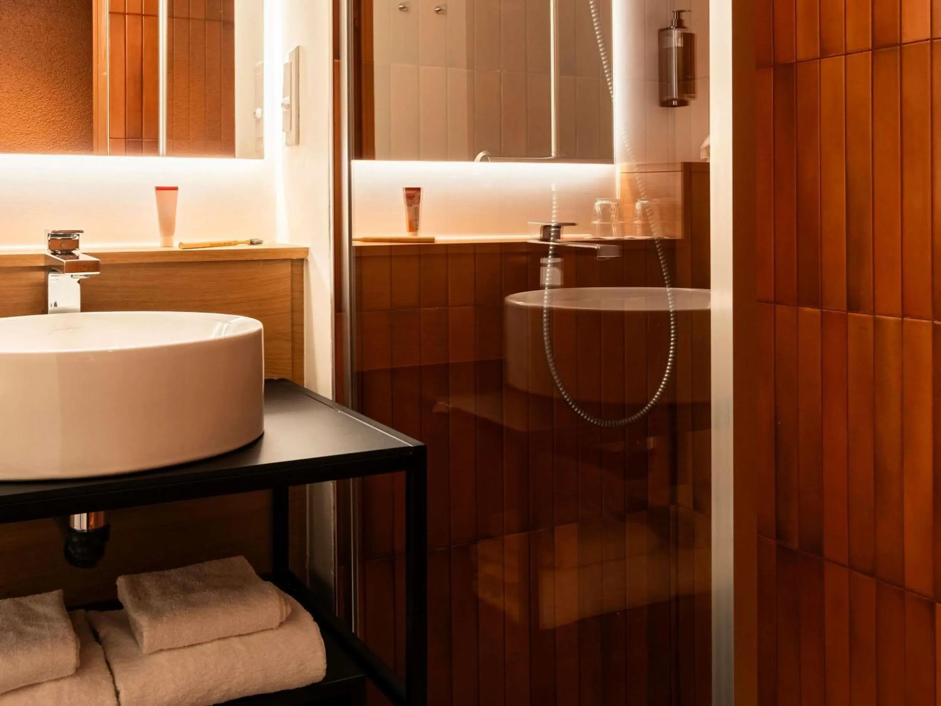 Property building in Ibis Styles Lyon Villeurbanne Parc de la Tête d'Or Property building in Ibis Styles Lyon Villeurbanne Parc de la Tête d'Or