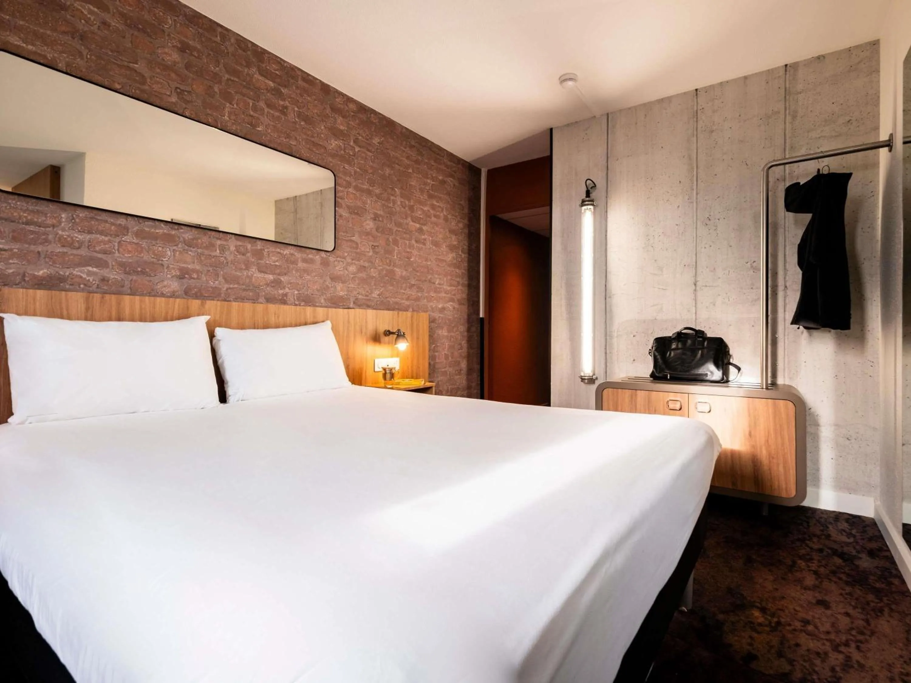 Bedroom, Bed in Ibis Styles Lyon Villeurbanne Parc de la Tête d'Or