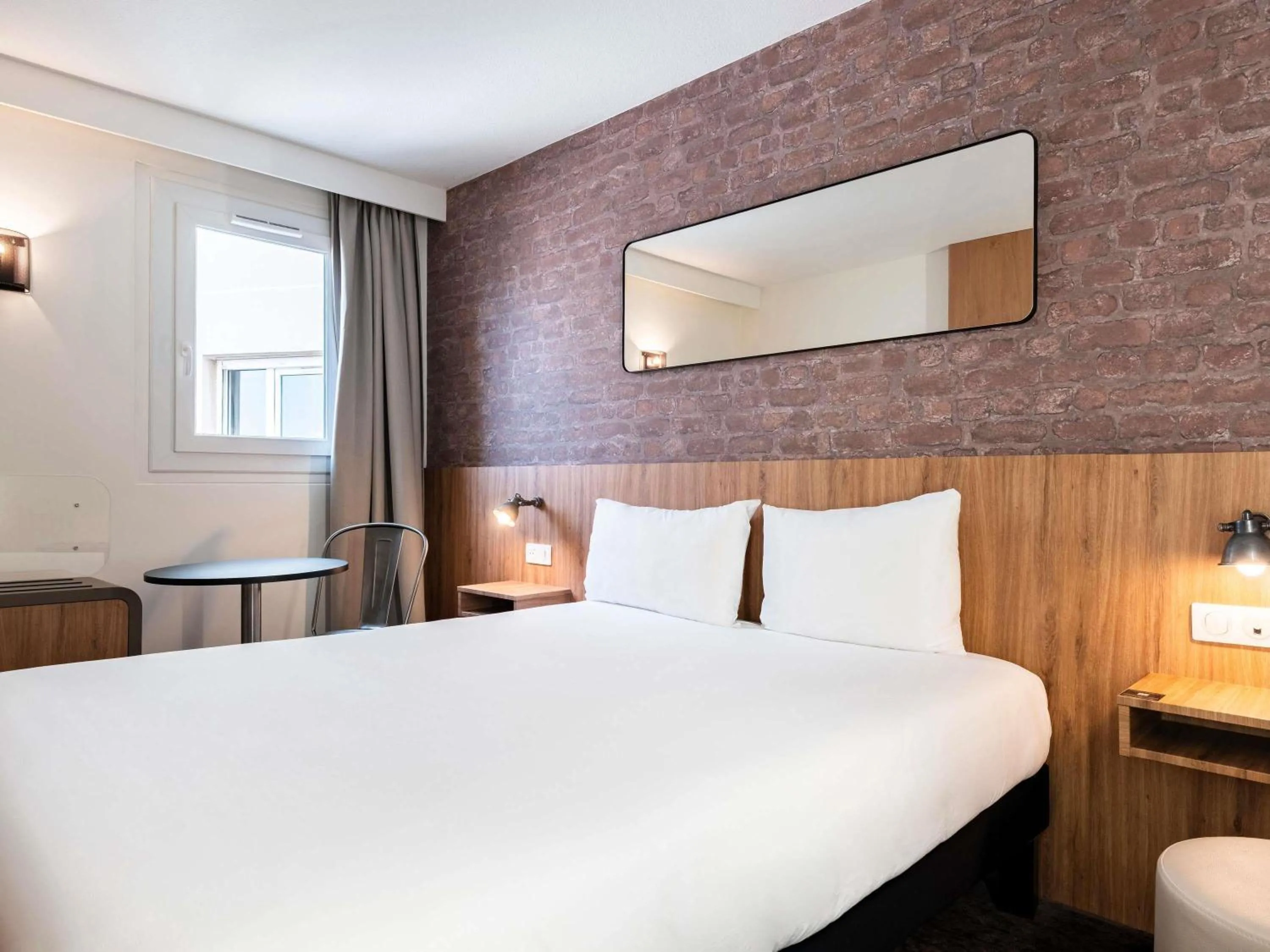 Bedroom, Bed in Ibis Styles Lyon Villeurbanne Parc de la Tête d'Or