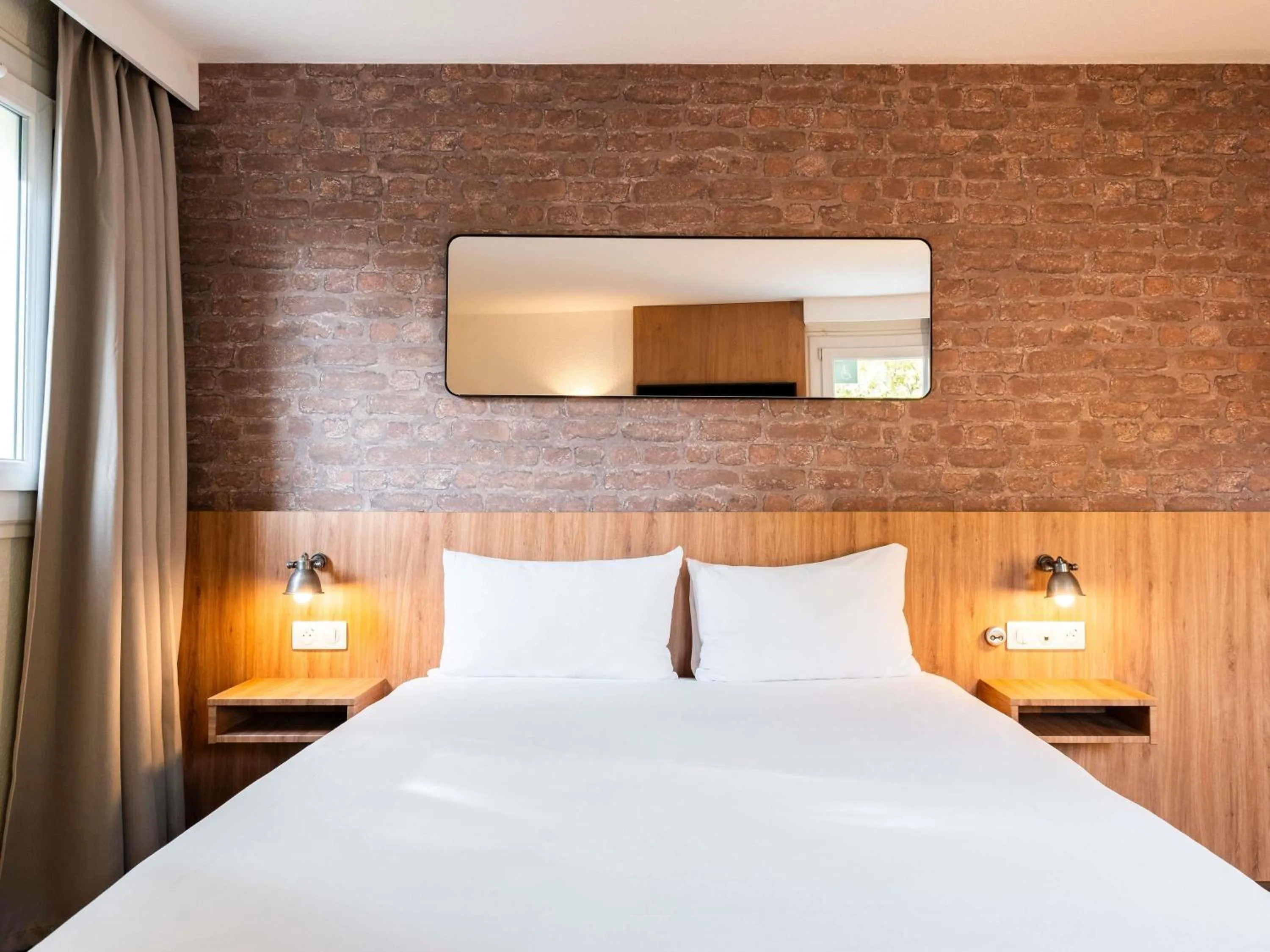 Bedroom, Bed in Ibis Styles Lyon Villeurbanne Parc de la Tête d'Or