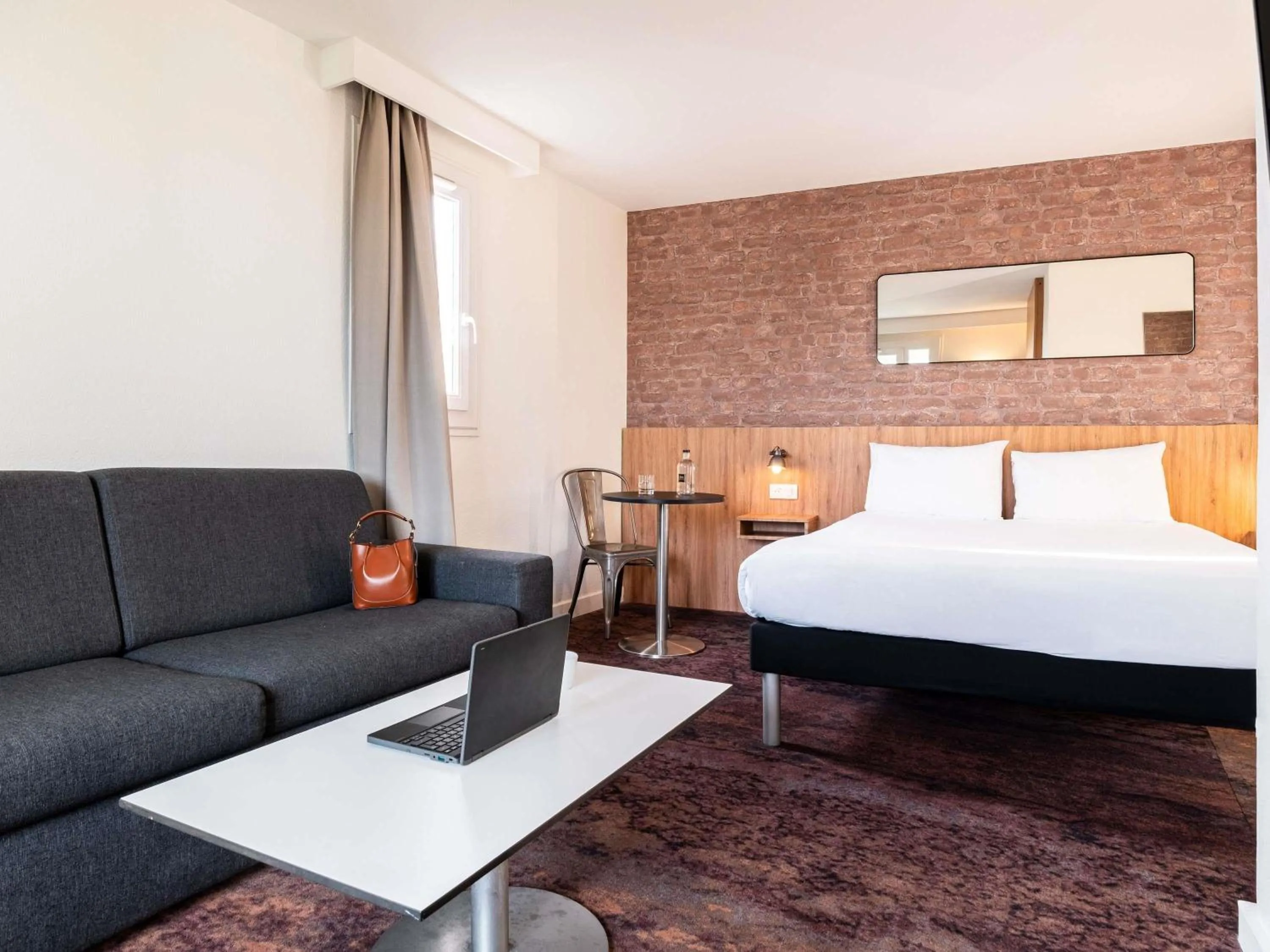 Bedroom, Bed in Ibis Styles Lyon Villeurbanne Parc de la Tête d'Or