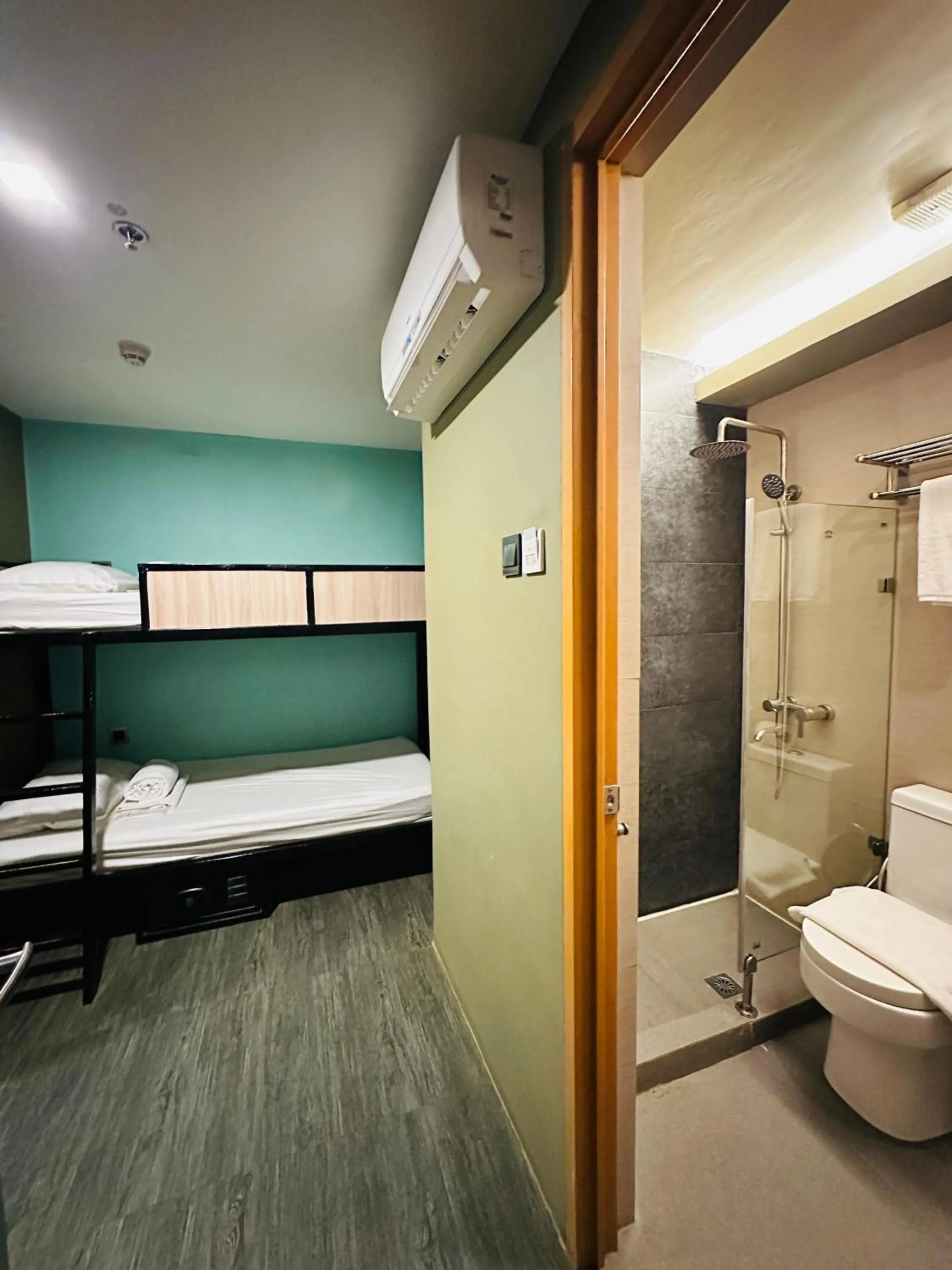 Bedroom, Bed in Felicity Island Hotel