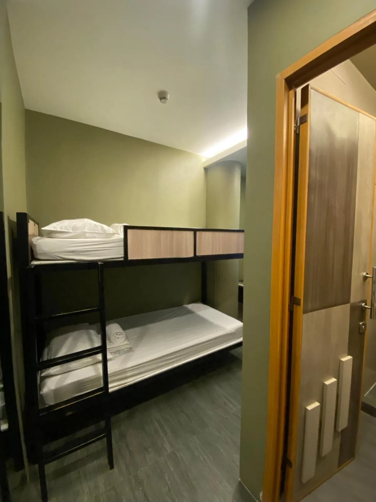 Bed in Felicity Island Hotel