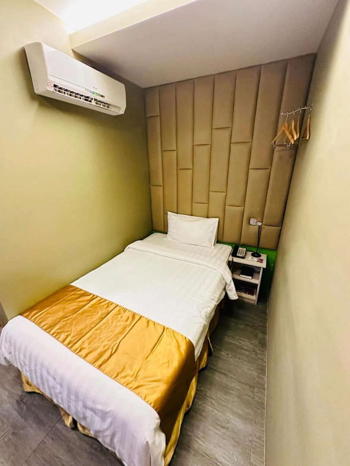 Bedroom, Bed in Felicity Island Hotel