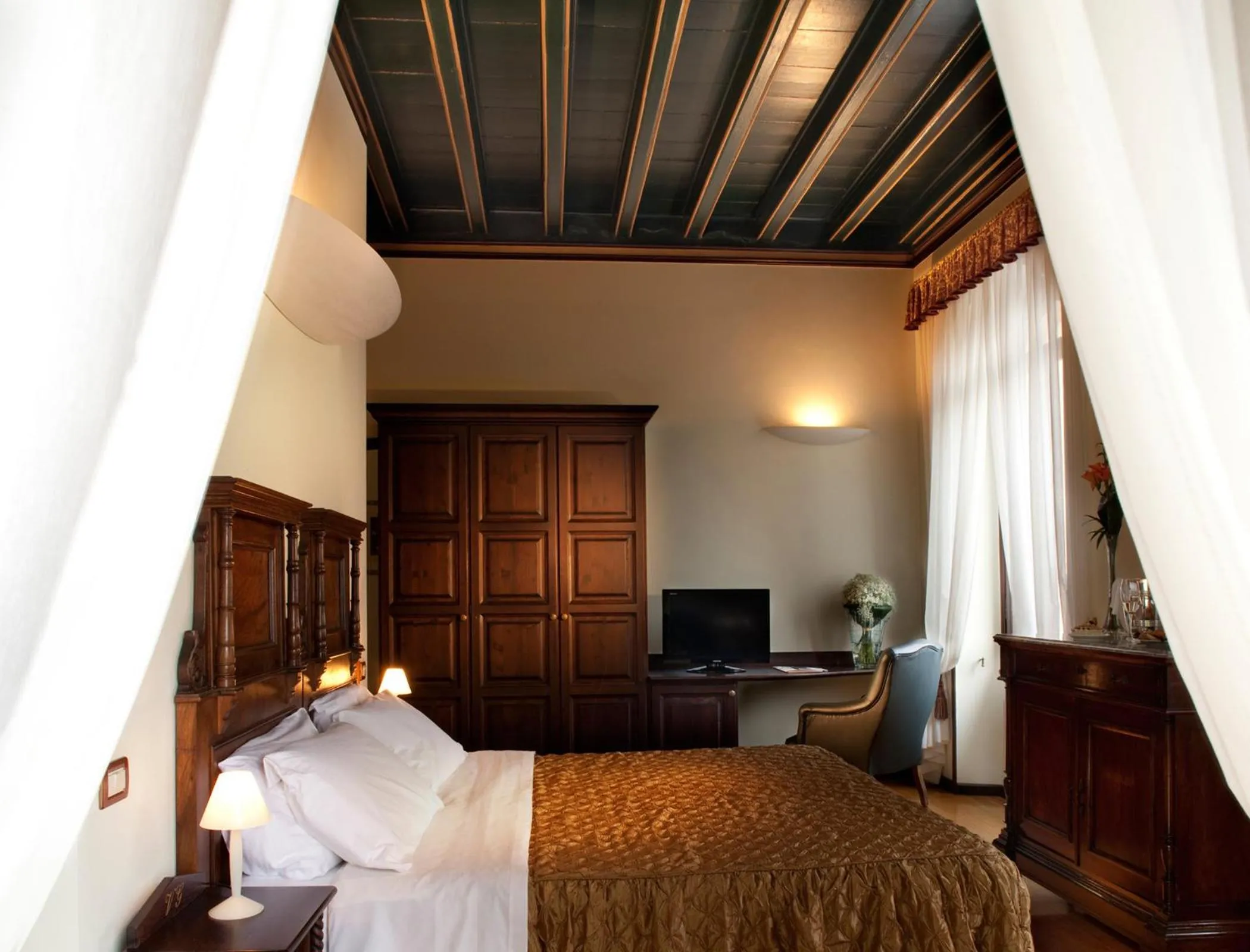 Photo of the whole room, Bed in Hotel Villa Giulia