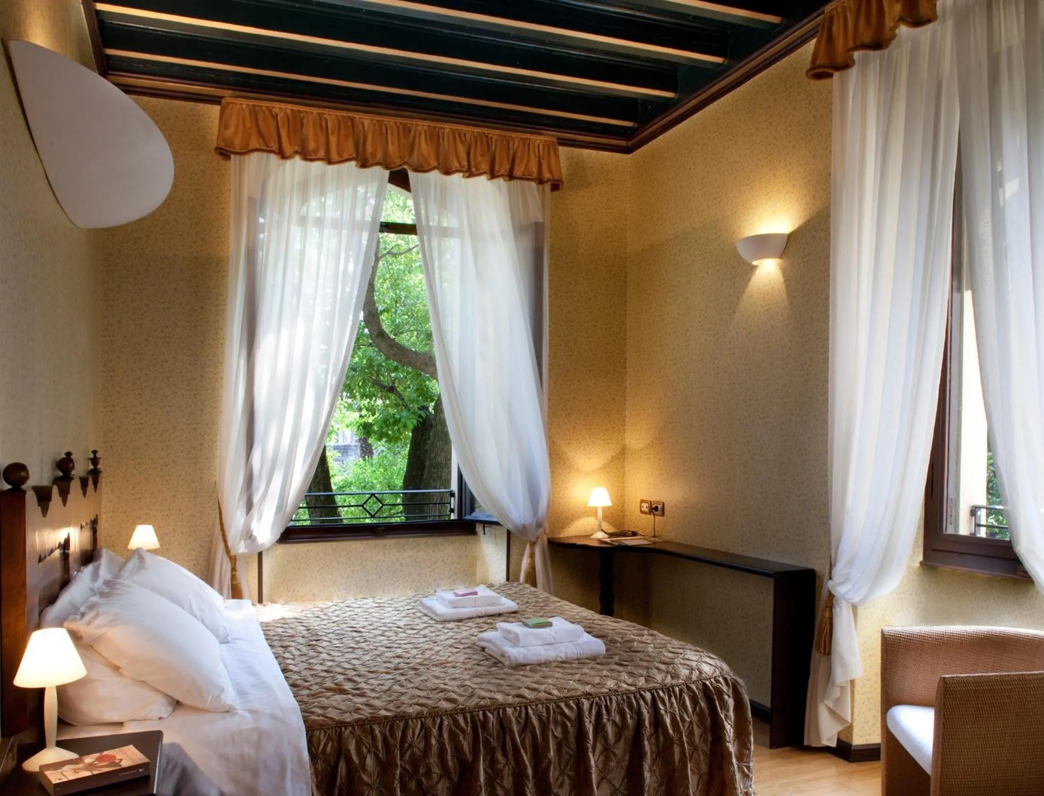 Photo of the whole room, Bed in Hotel Villa Giulia