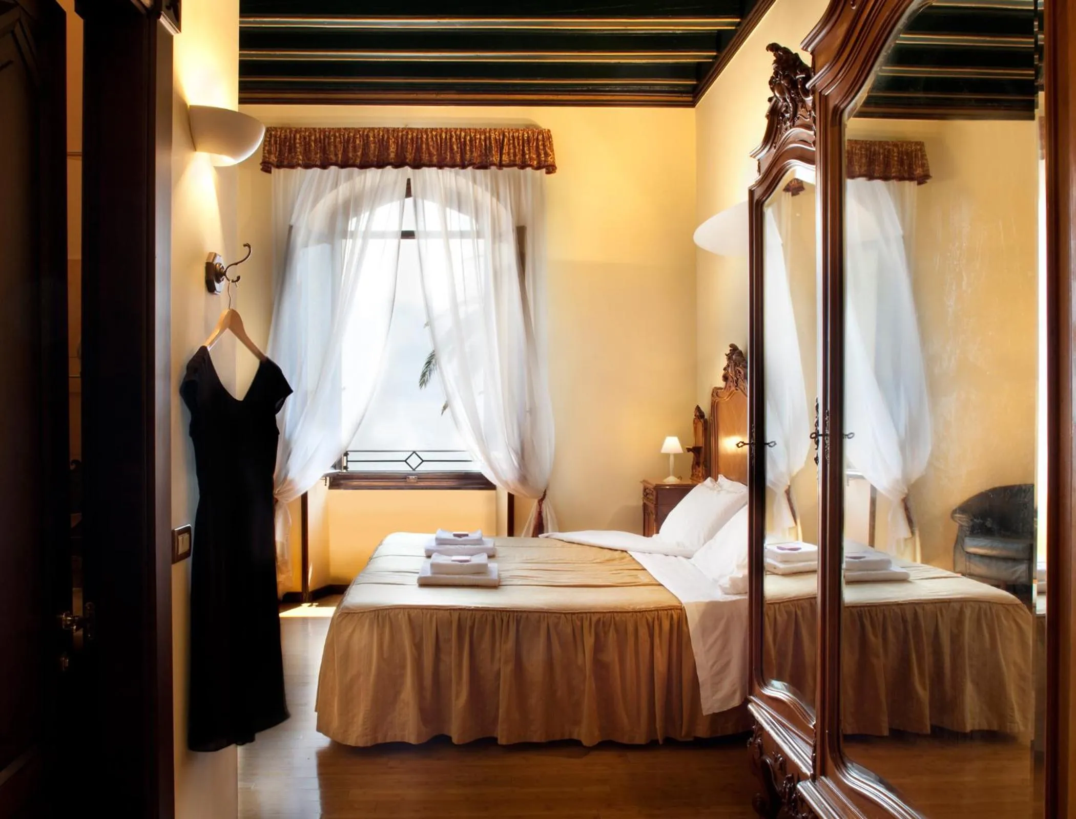 Photo of the whole room, Bed in Hotel Villa Giulia