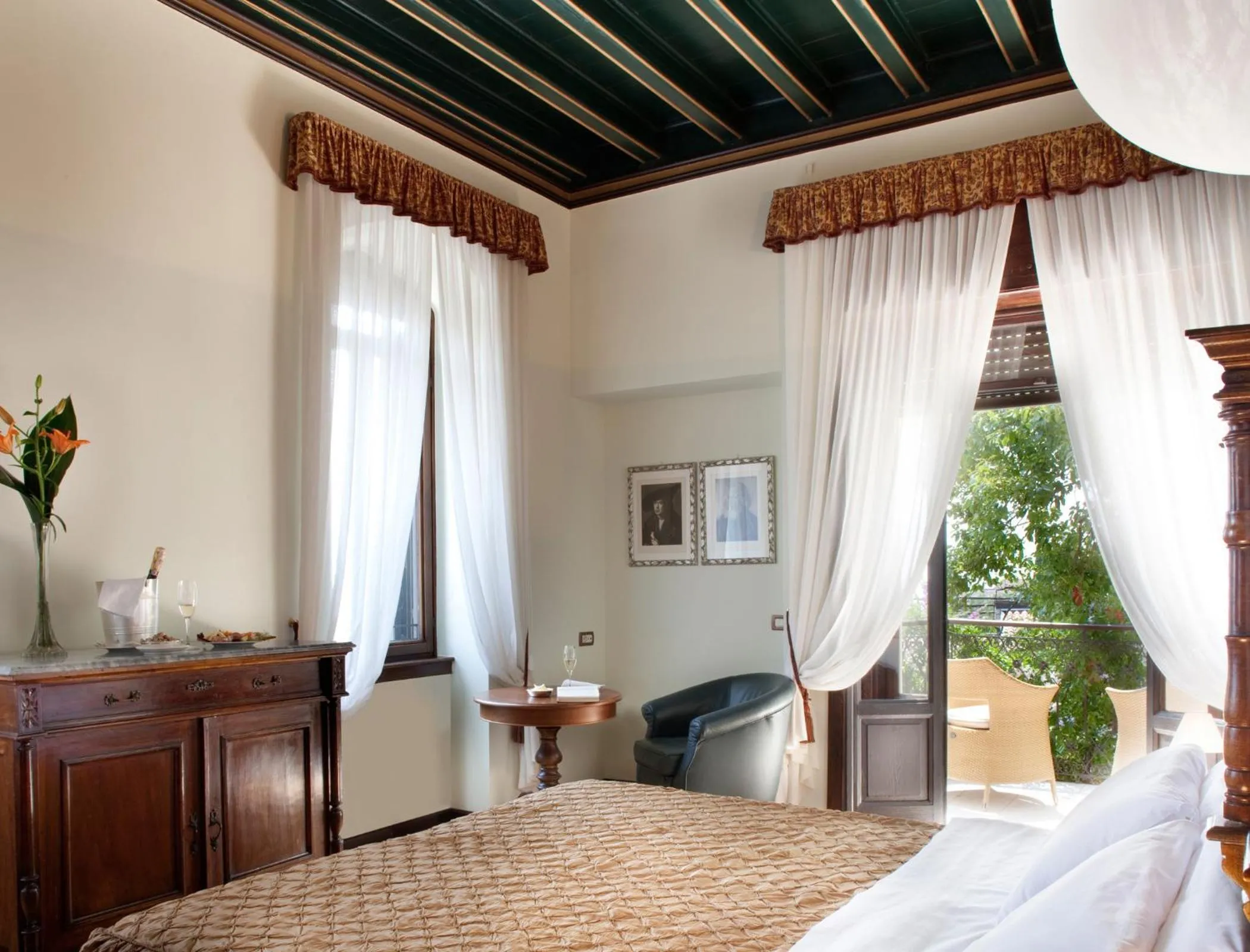 Photo of the whole room, Bed in Hotel Villa Giulia