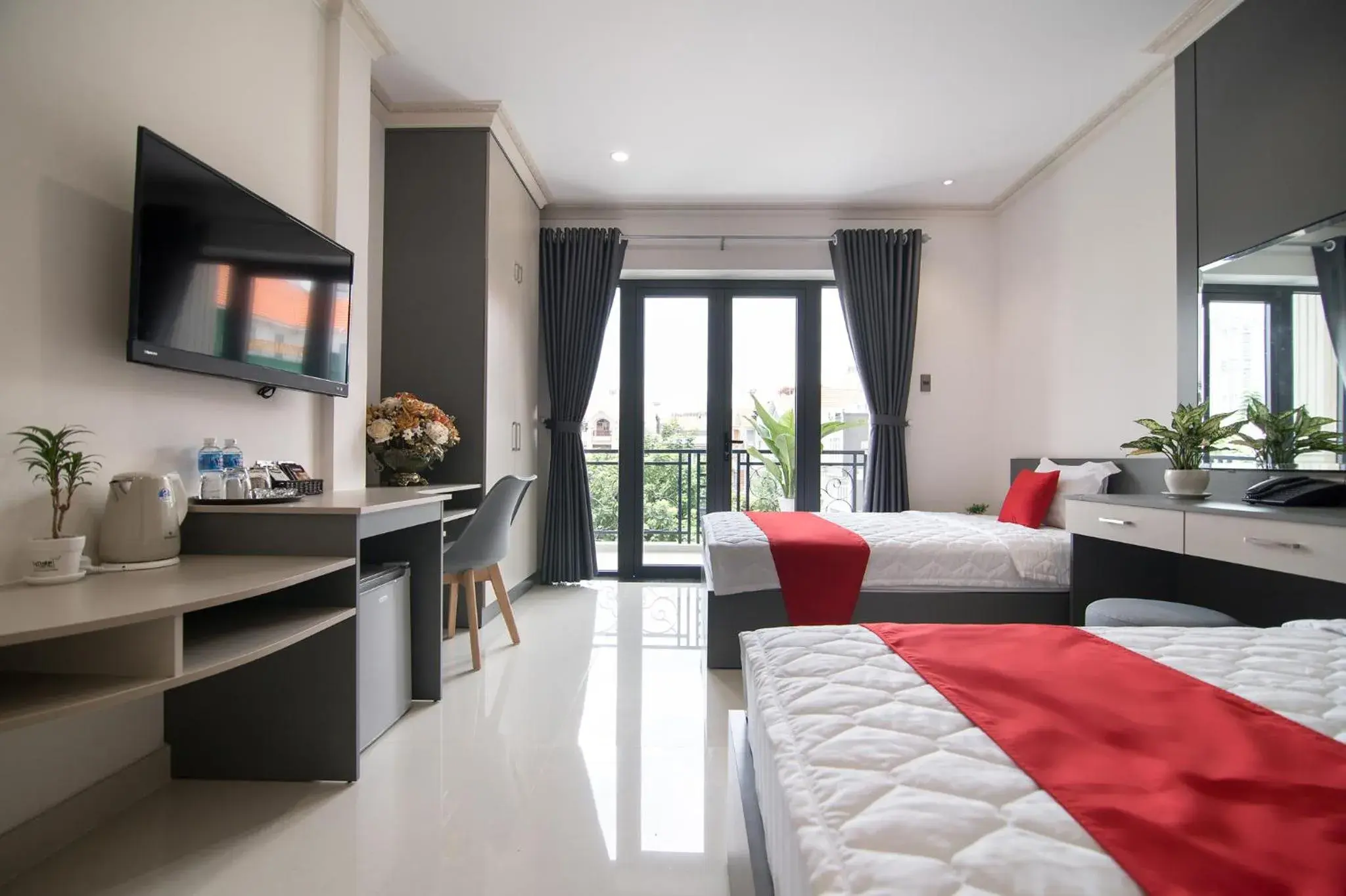 Photo of the whole room, Bed in Bin Bin Hotel 7 - Near TON DUC THANG University Photo of the whole room, Bed in Bin Bin Hotel 7 - Near TON DUC THANG University