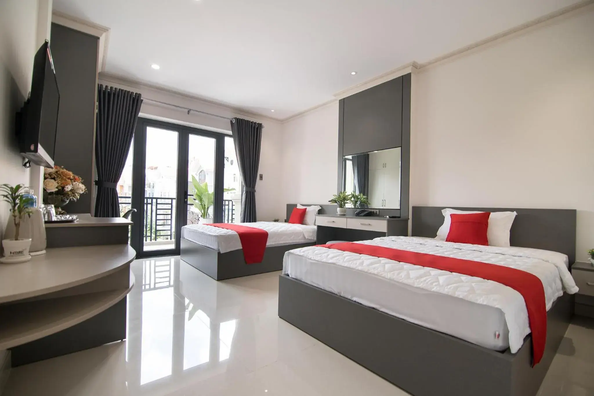 Photo of the whole room, Bed in Bin Bin Hotel 7 - Near TON DUC THANG University Photo of the whole room, Bed in Bin Bin Hotel 7 - Near TON DUC THANG University