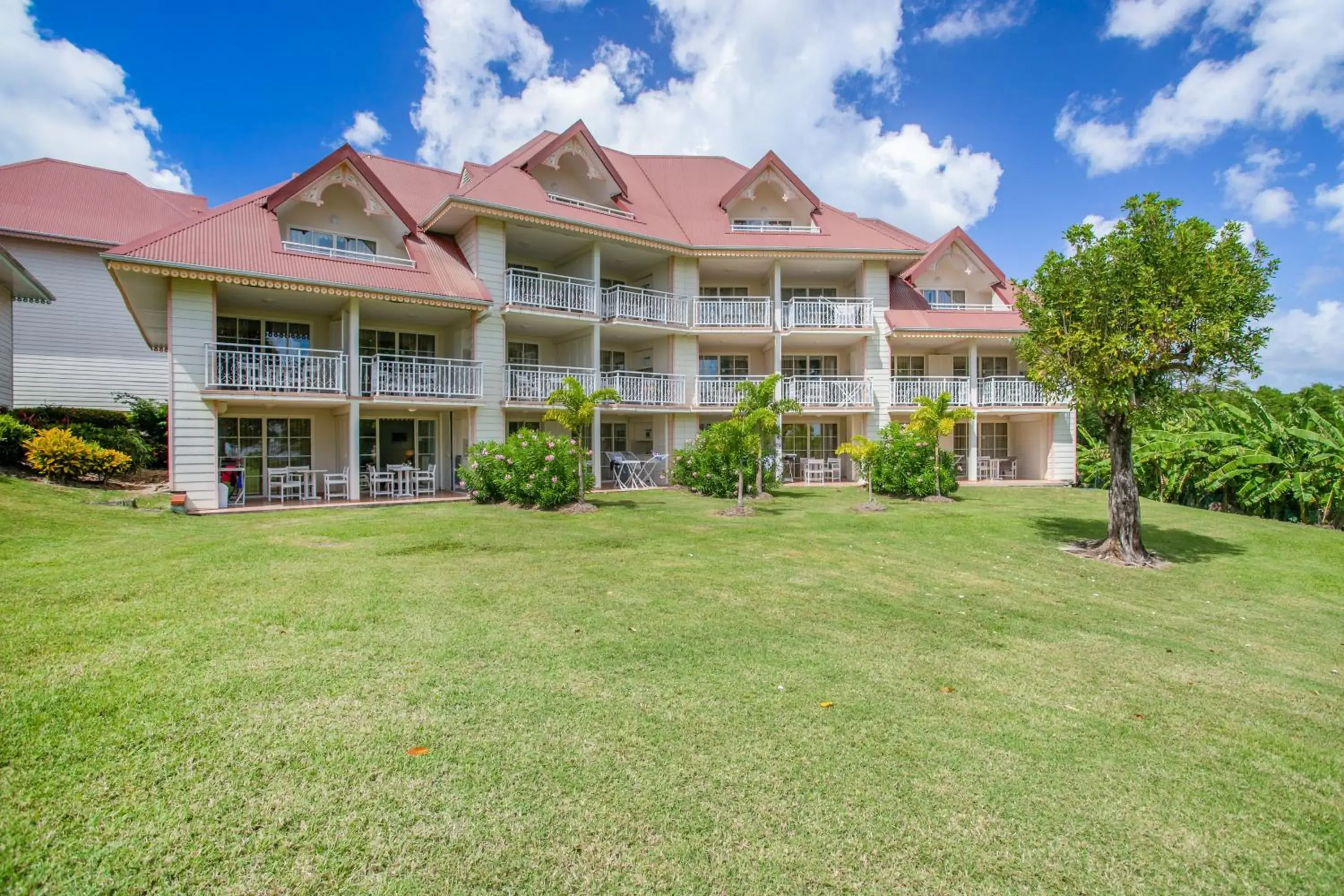 Property building in Village Pierre & Vacances Sainte Luce Property building in Village Pierre & Vacances Sainte Luce