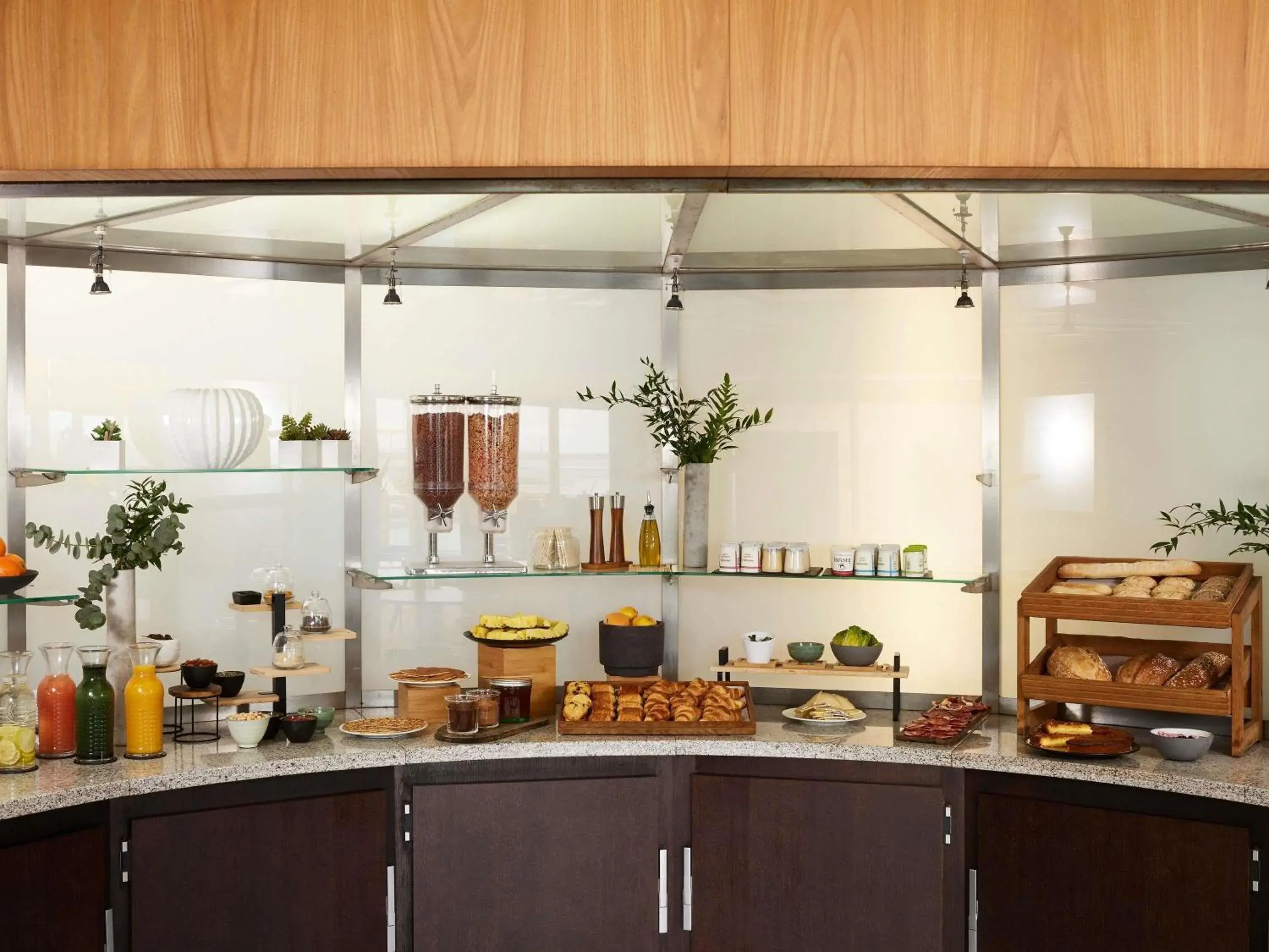 Breakfast in Sofitel Biarritz Le Miramar Thalassa Breakfast in Sofitel Biarritz Le Miramar Thalassa