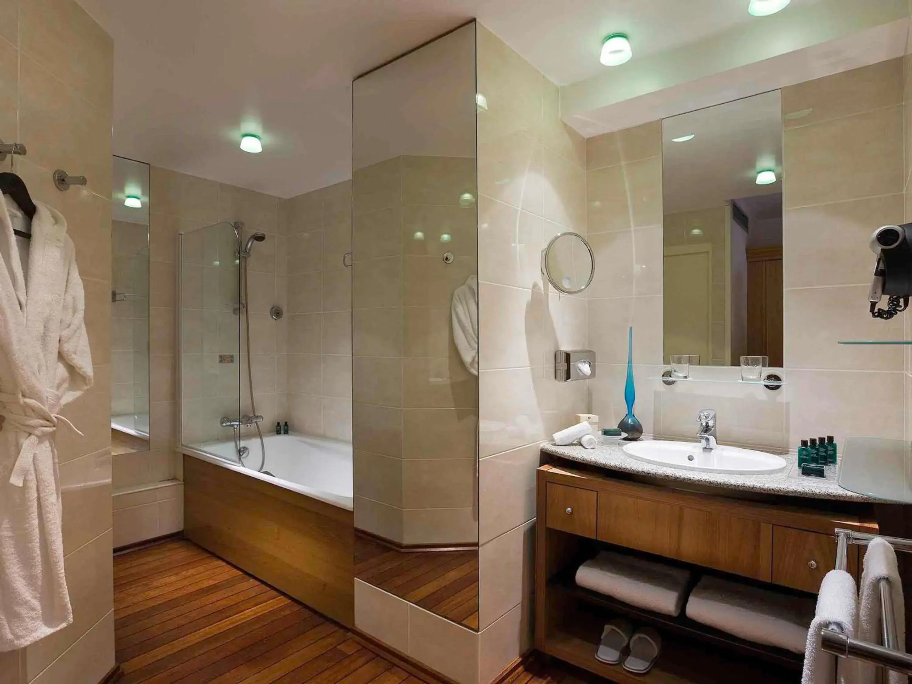 Bedroom in Sofitel Biarritz Le Miramar Thalassa Bedroom in Sofitel Biarritz Le Miramar Thalassa