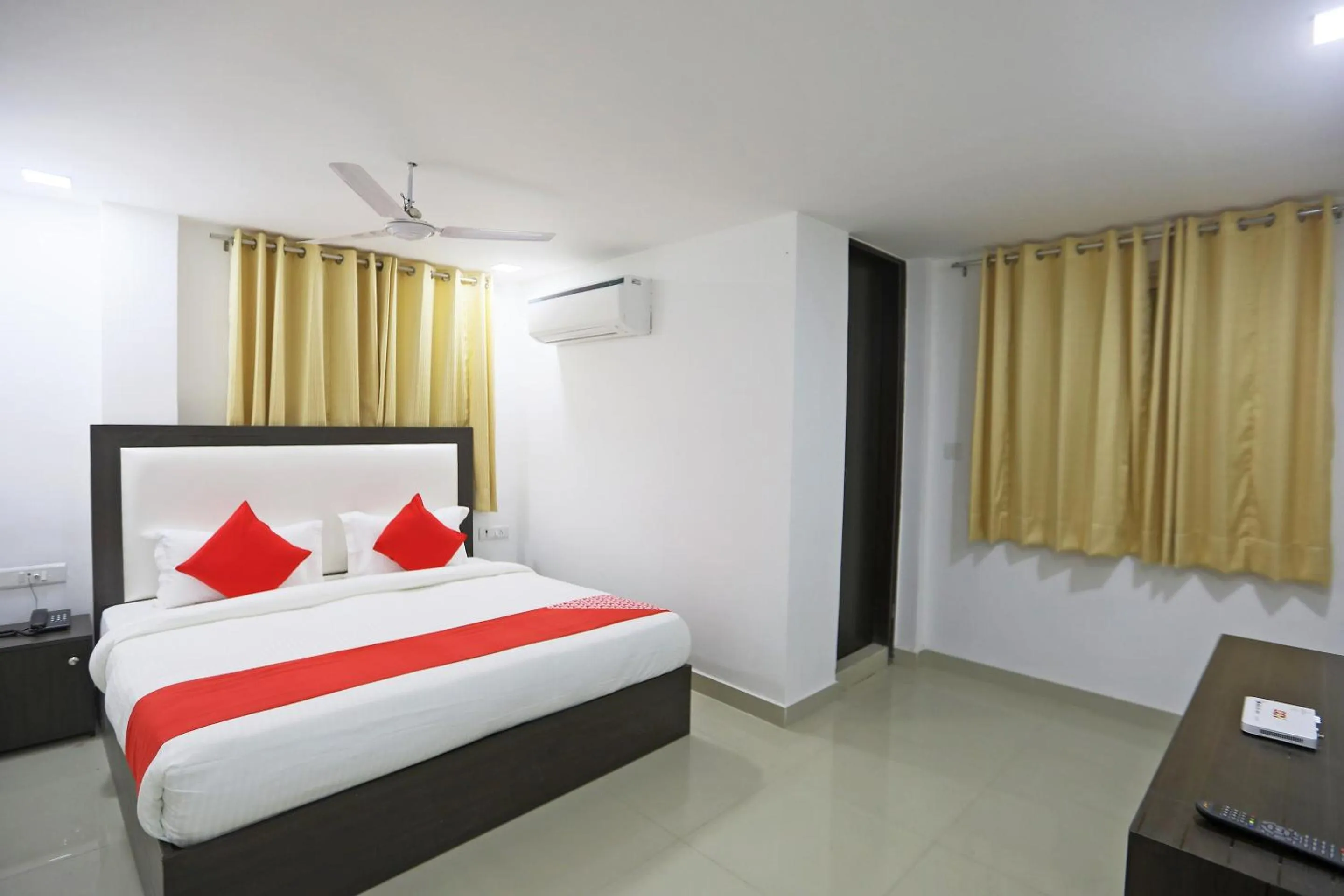 Bedroom, Bed in Townhouse South Lawn