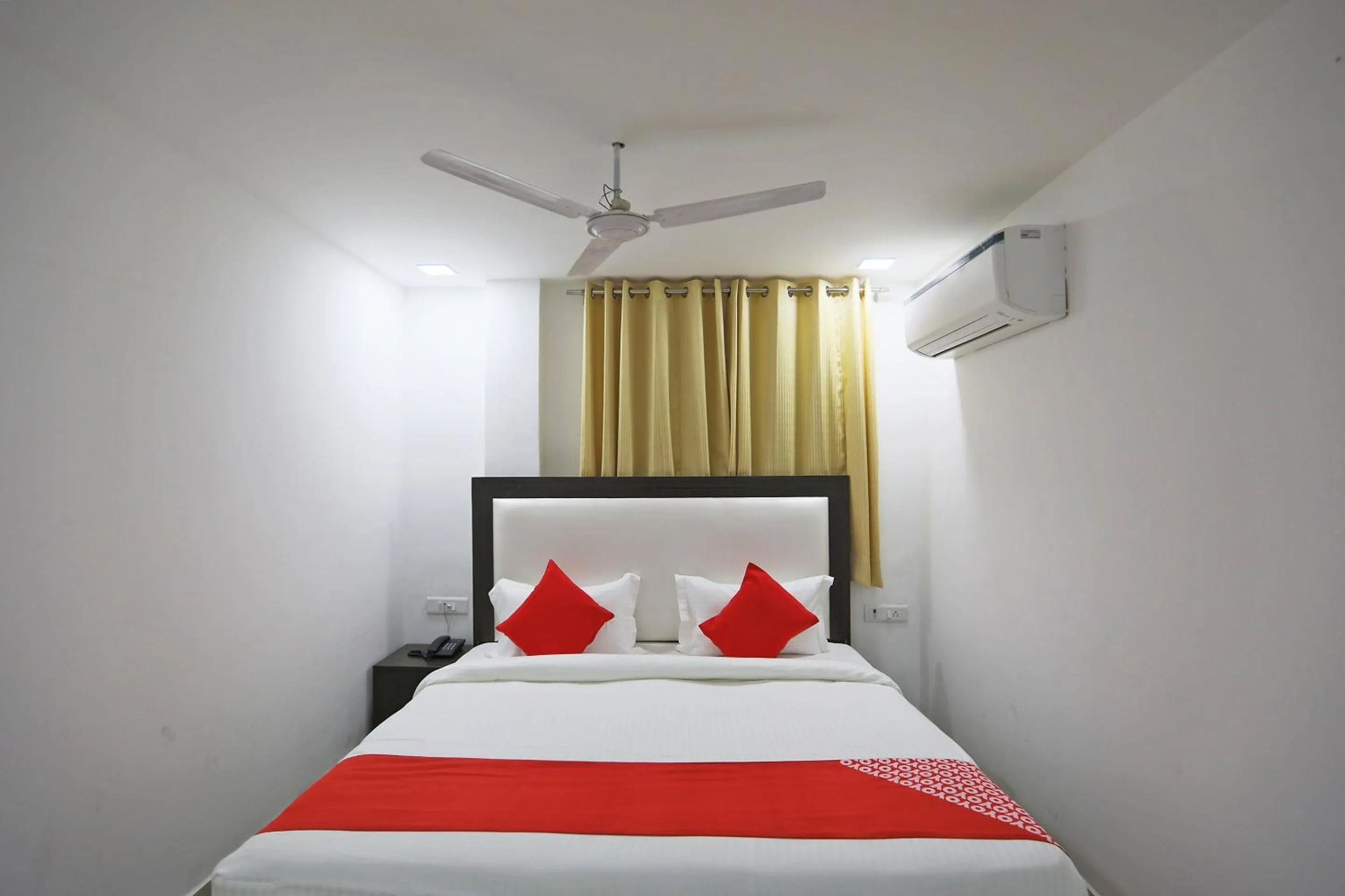 Bedroom, Bed in Townhouse South Lawn