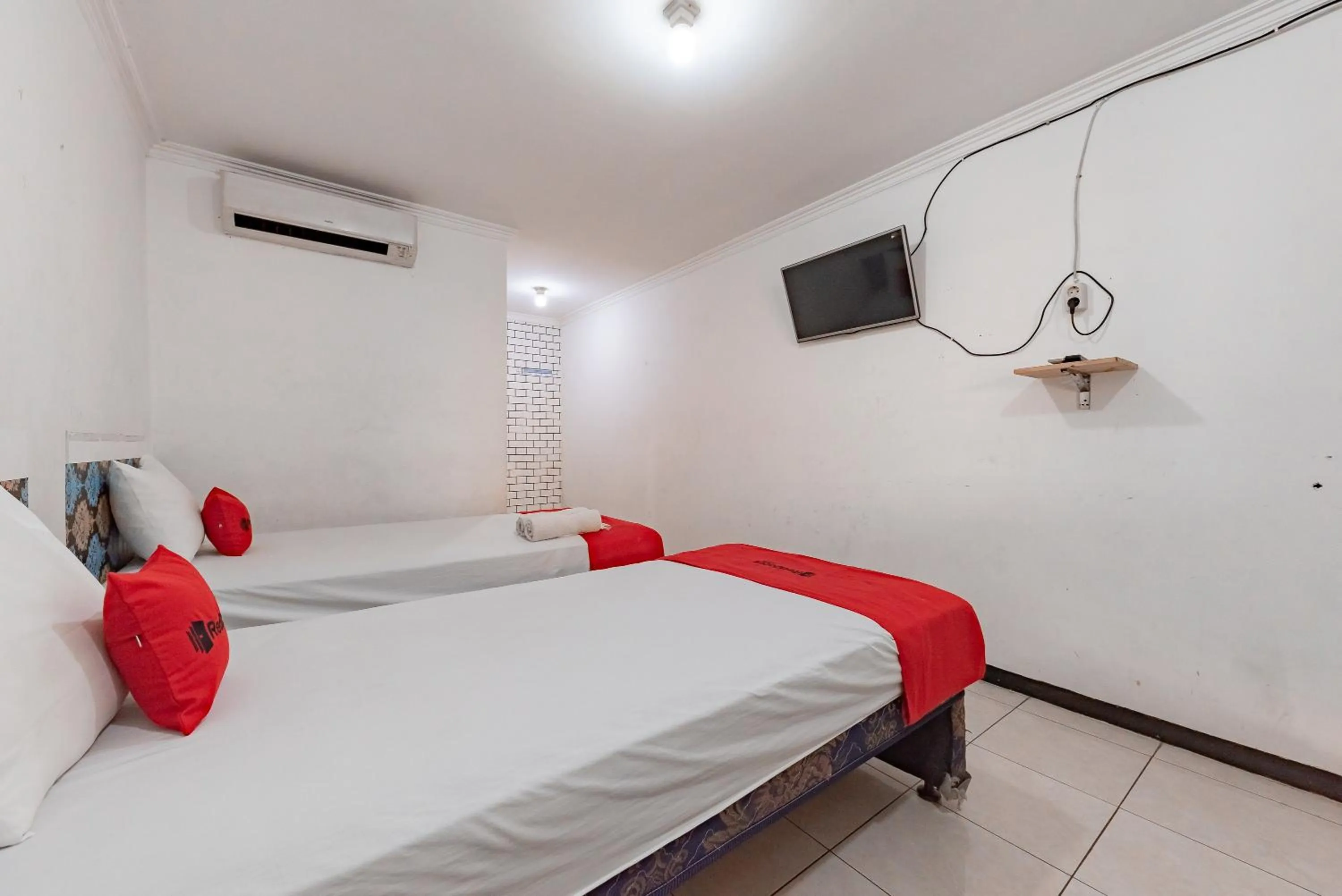 Bed in RedDoorz Syariah At Cibadak Sukabumi