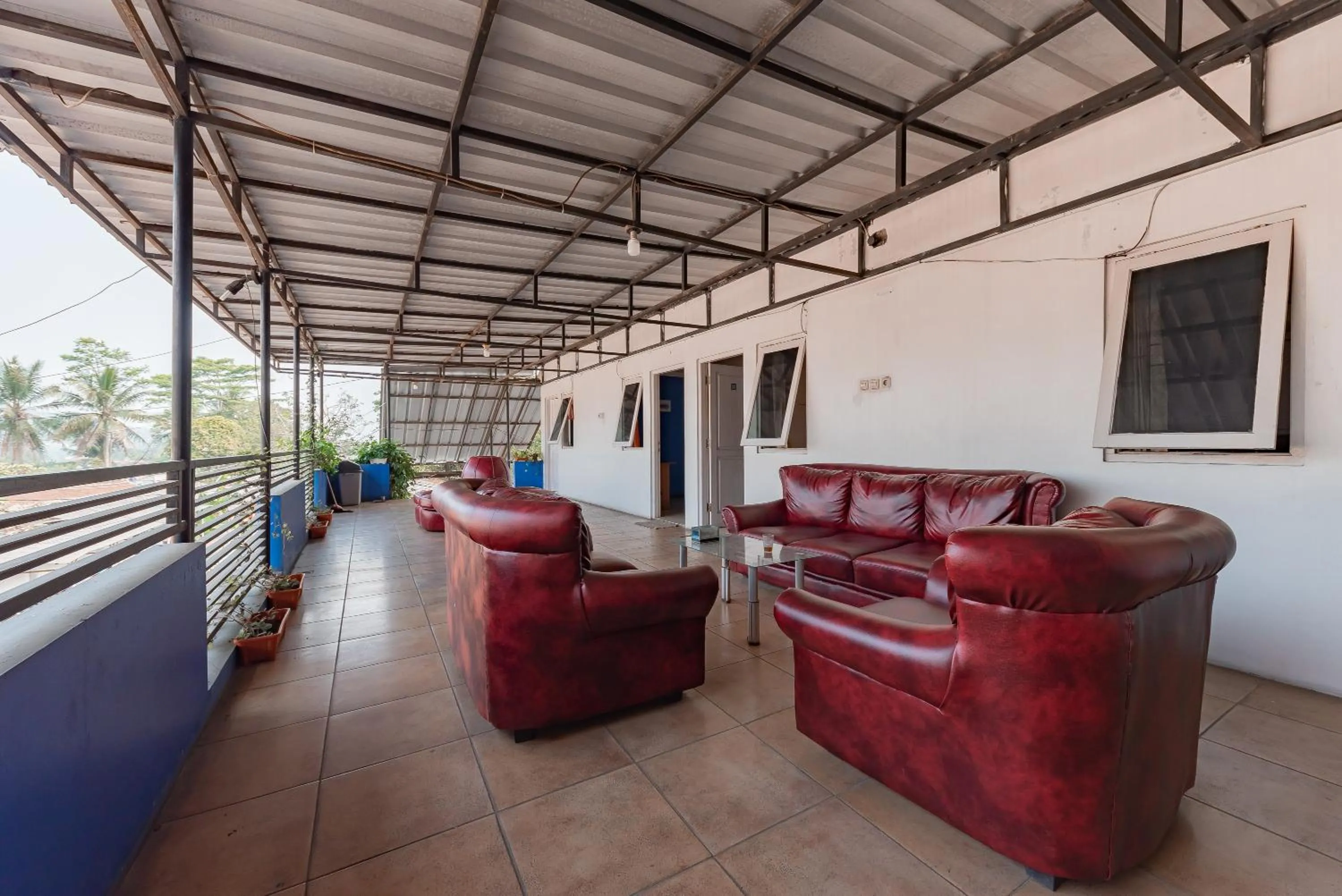 Seating area in RedDoorz Syariah At Cibadak Sukabumi