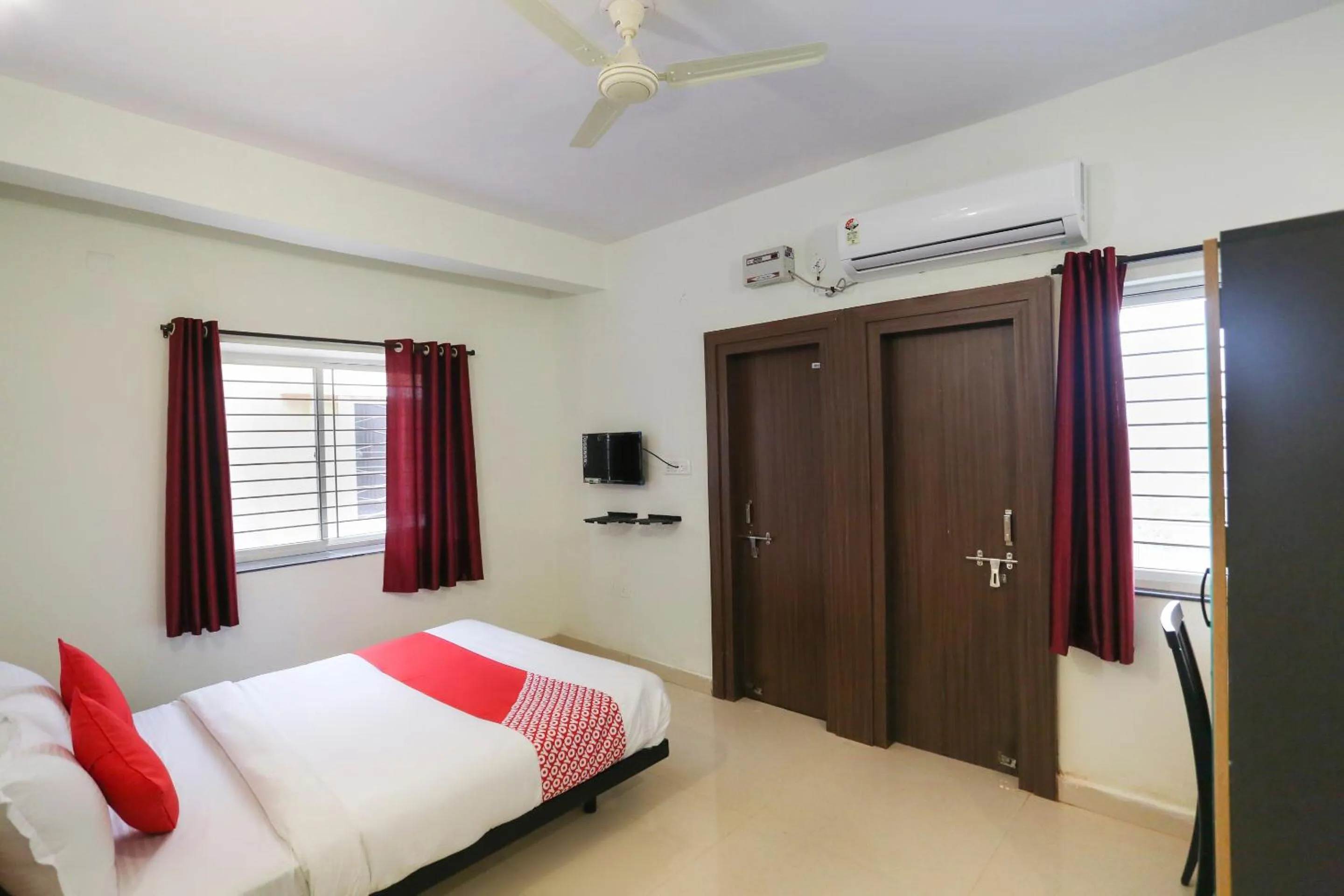 Bedroom, Bed in Super Hotel O Prashant Villa