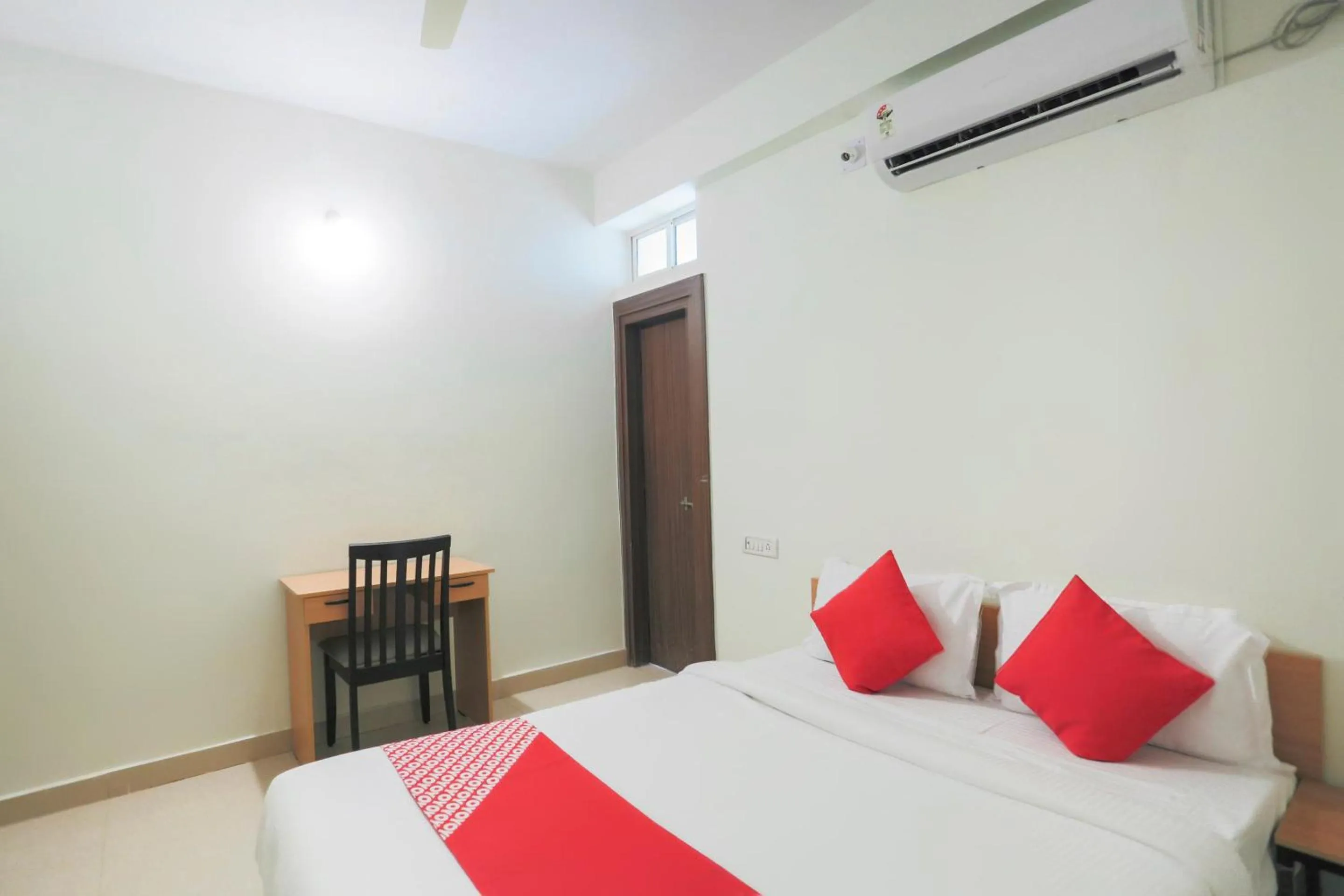 Bedroom, Bed in Super Hotel O Prashant Villa