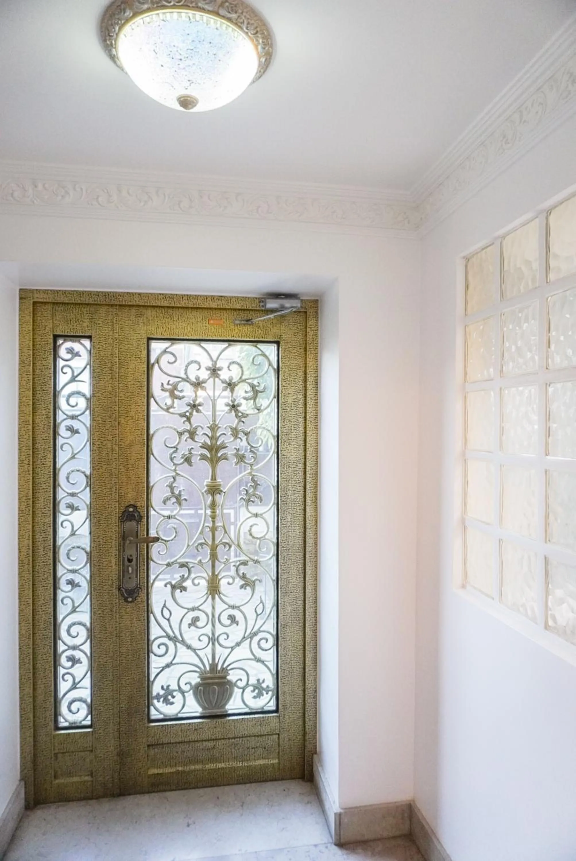 Facade/entrance in La Maison Charentonneau