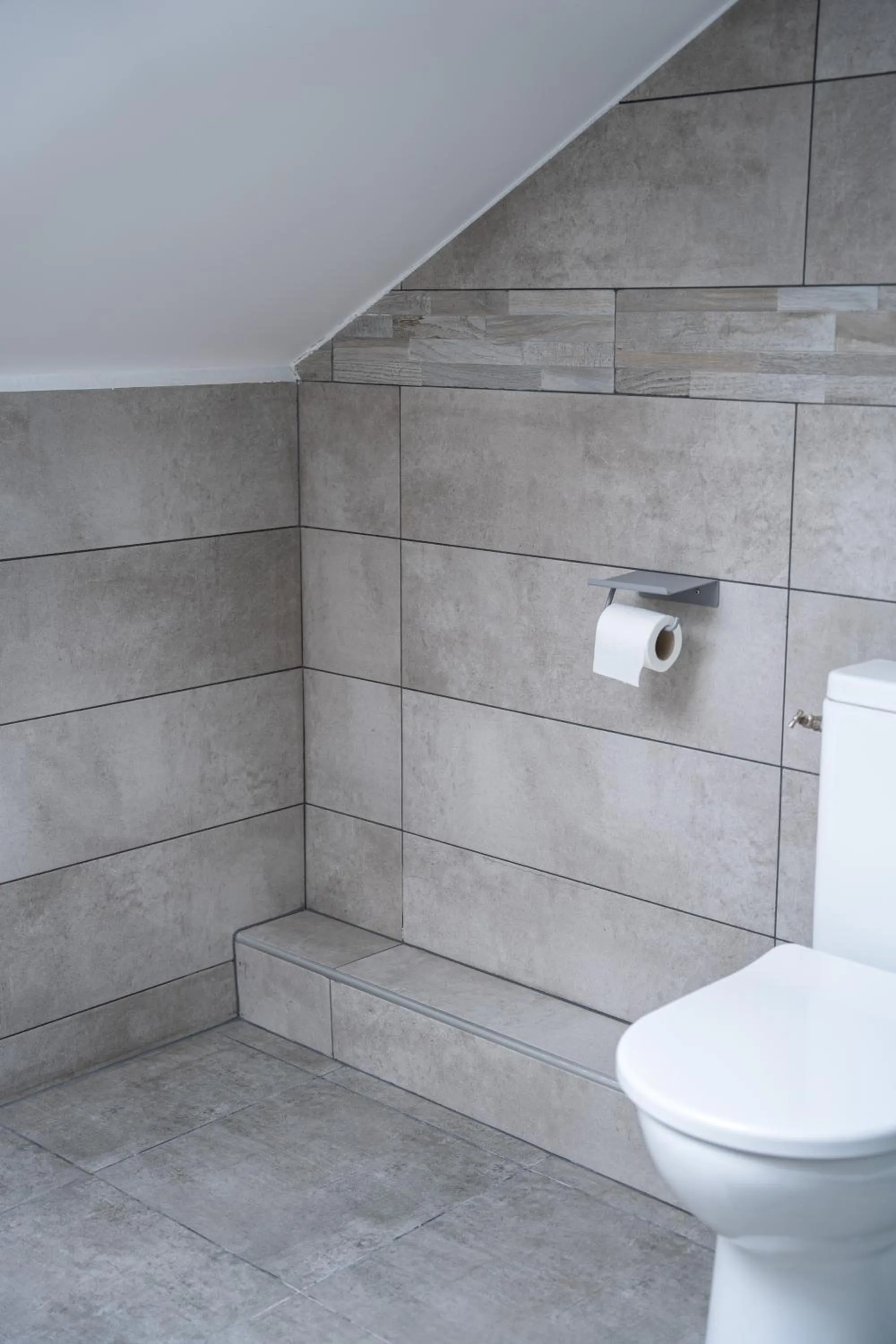 Toilet in La Maison Charentonneau