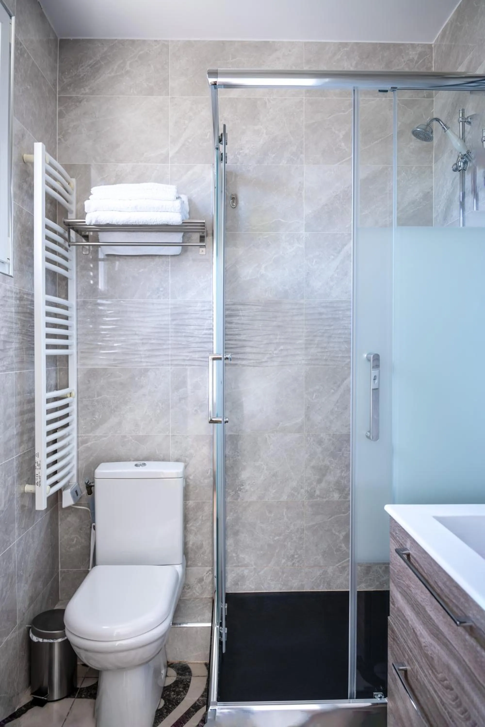 Bathroom in La Maison Charentonneau