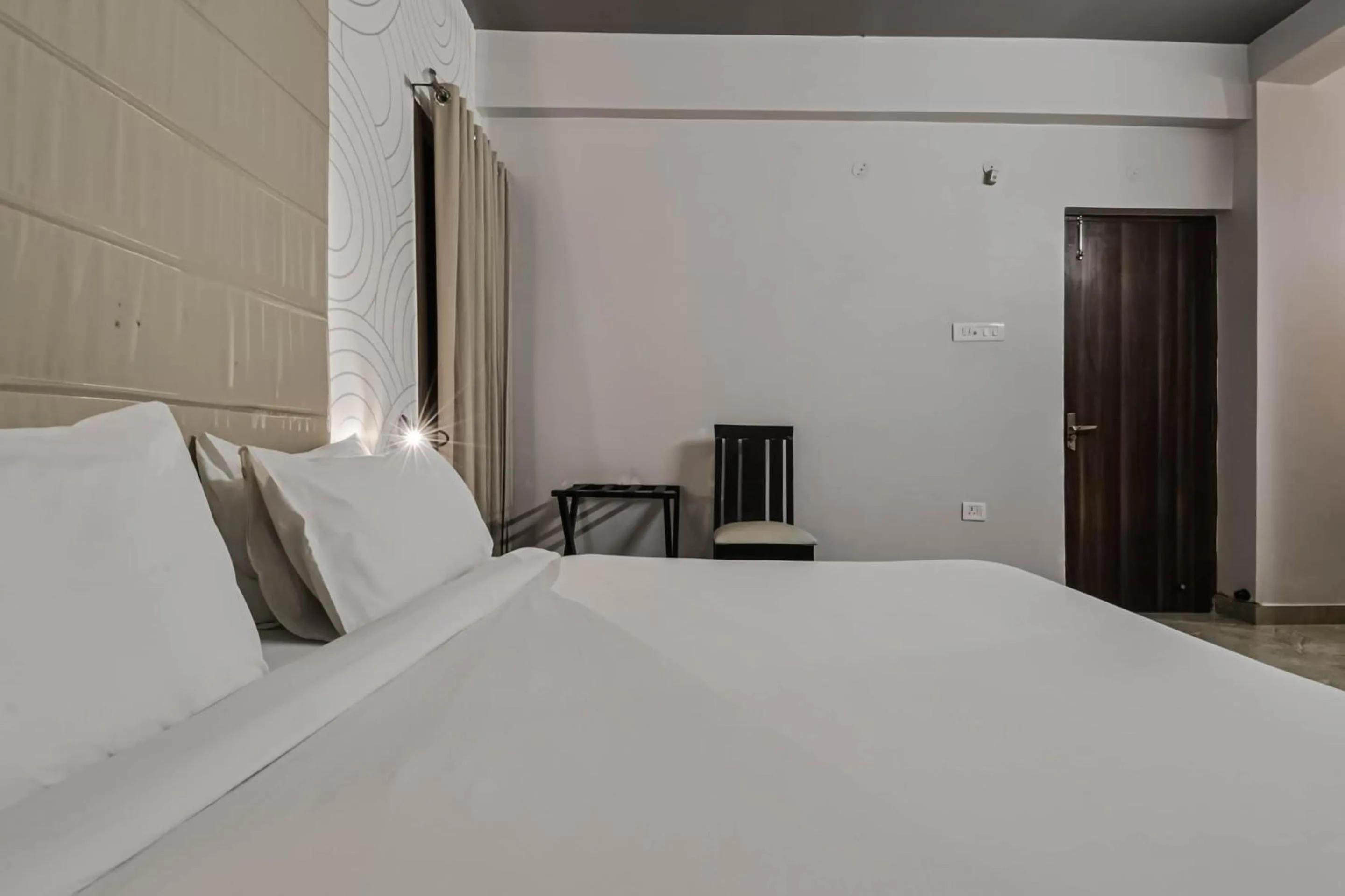 Bedroom, Bed in Super Townhouse Vidya Vihar