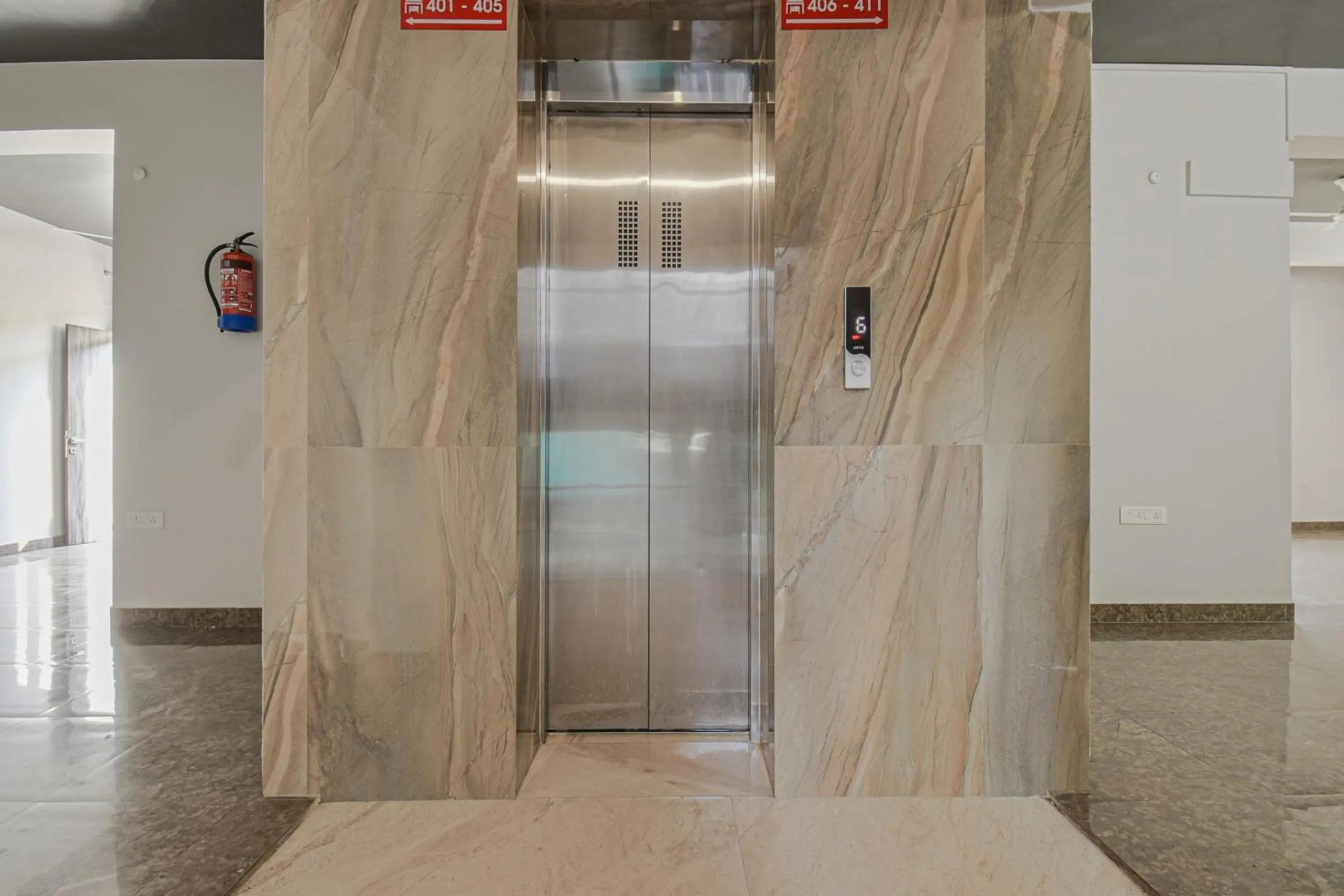 Lobby or reception in Super Townhouse Vidya Vihar